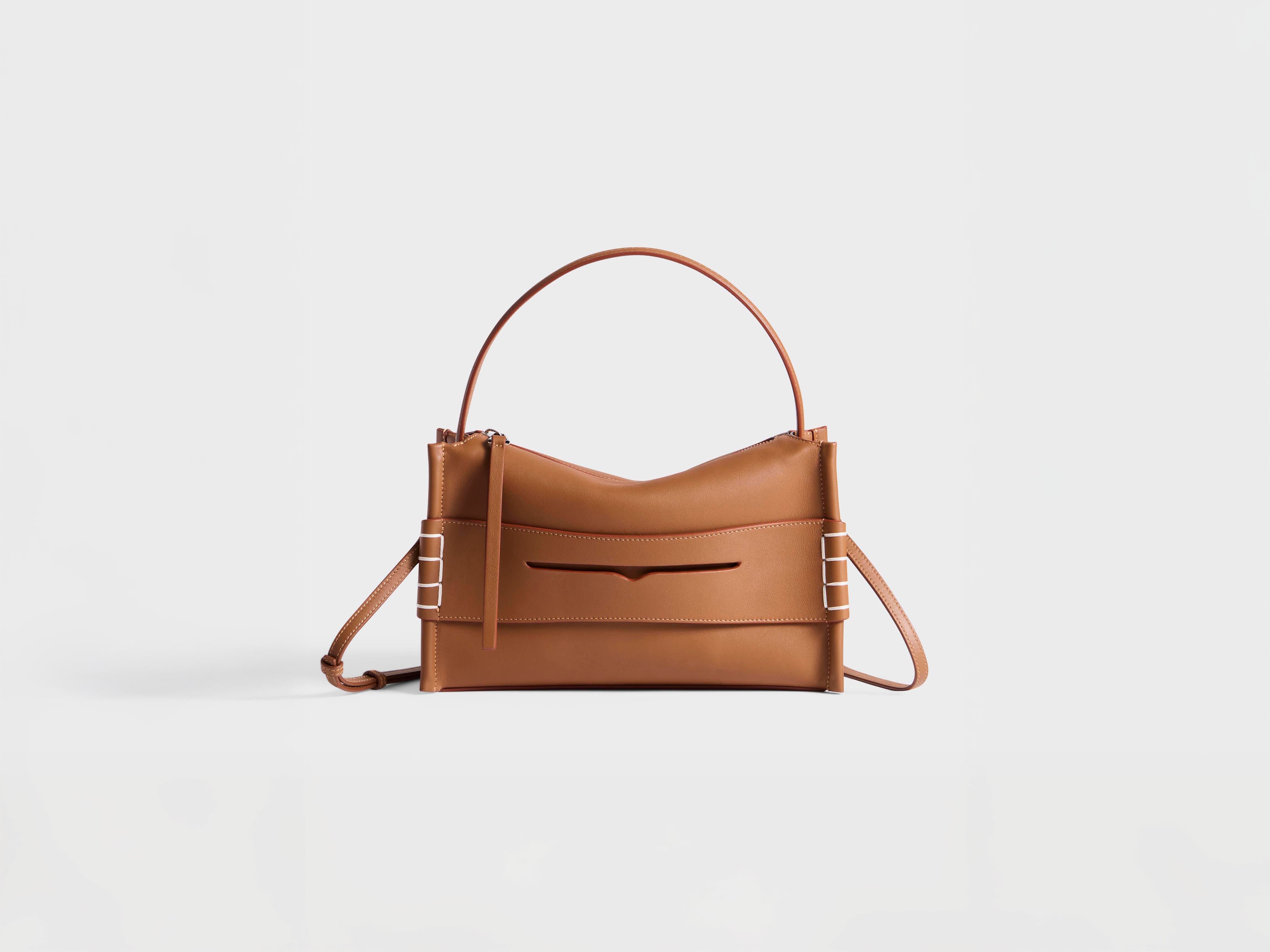 LOAFER BAG IN TAN LEATHER in TAN HB0716LA0383640O/S | JW Anderson AE