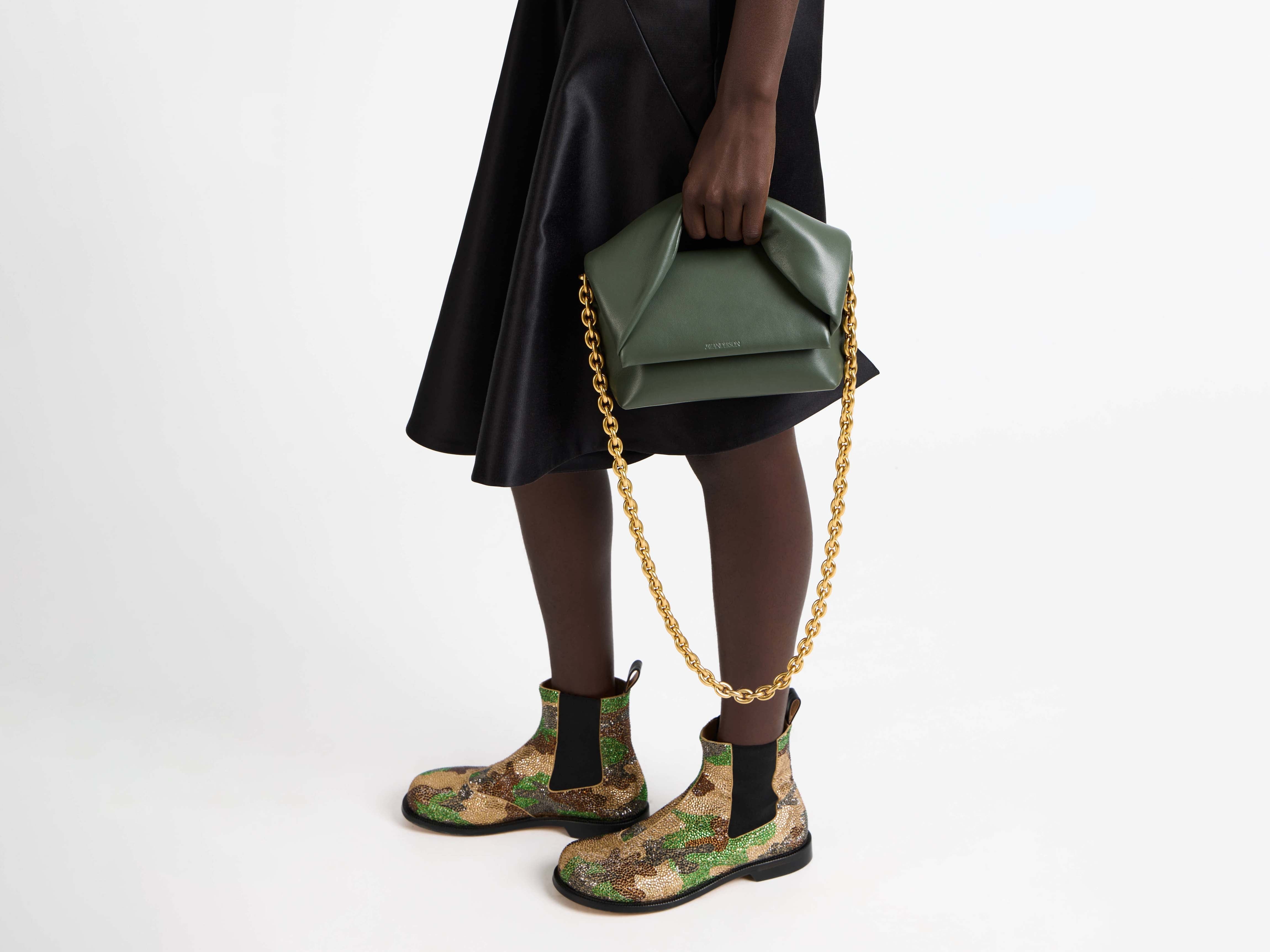 DAY6　ヨンケイ⒀ MEDIUM TWISTER BAG IN KHAKI LEATHER in KHAKI HB0764LA0384575O/S