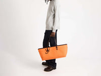 stretch anchor tote orange brown Model Detail 1