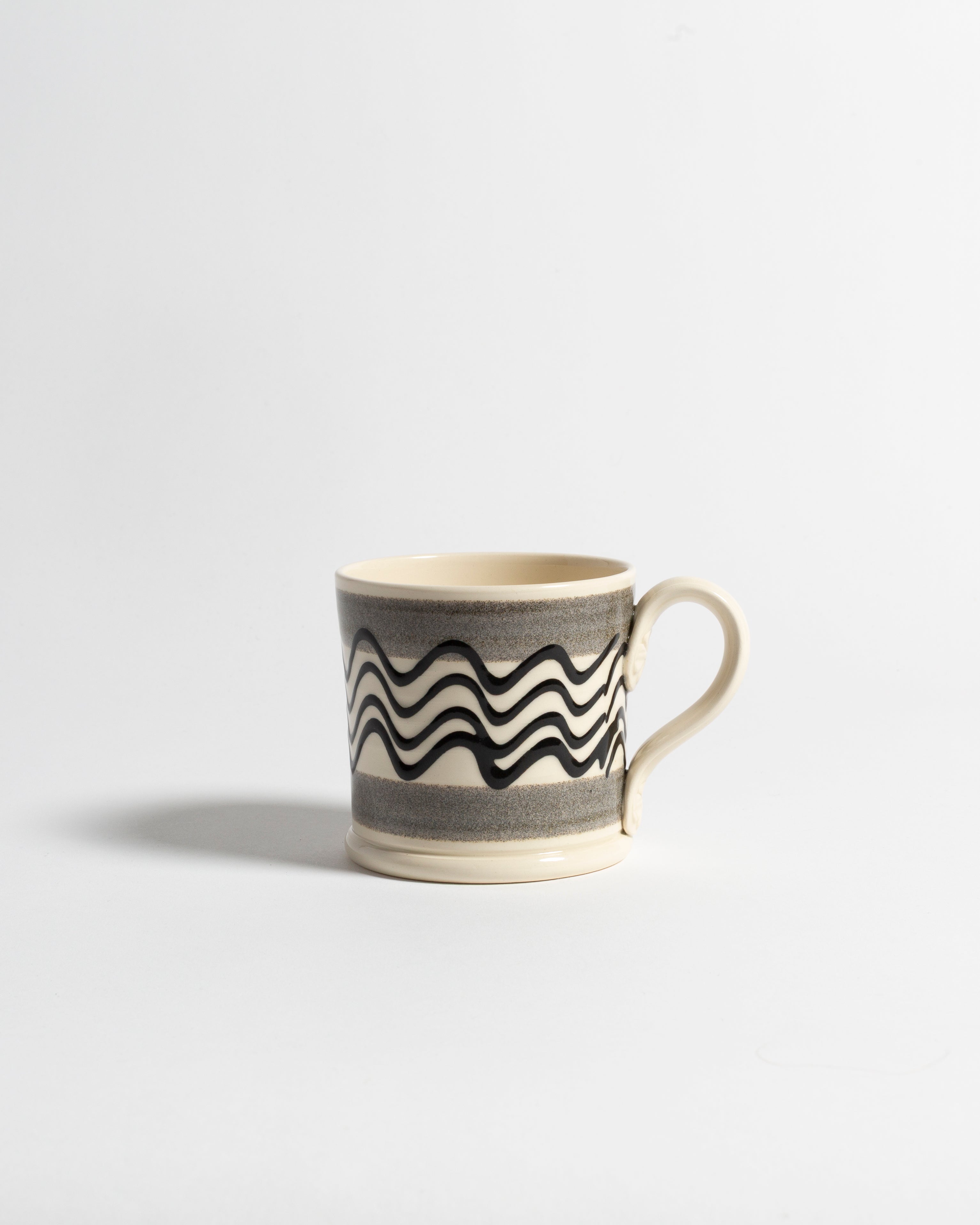 NICHOLAS MOSSE SHAMROCK MUG IN BLACK & ECRU in MULTI