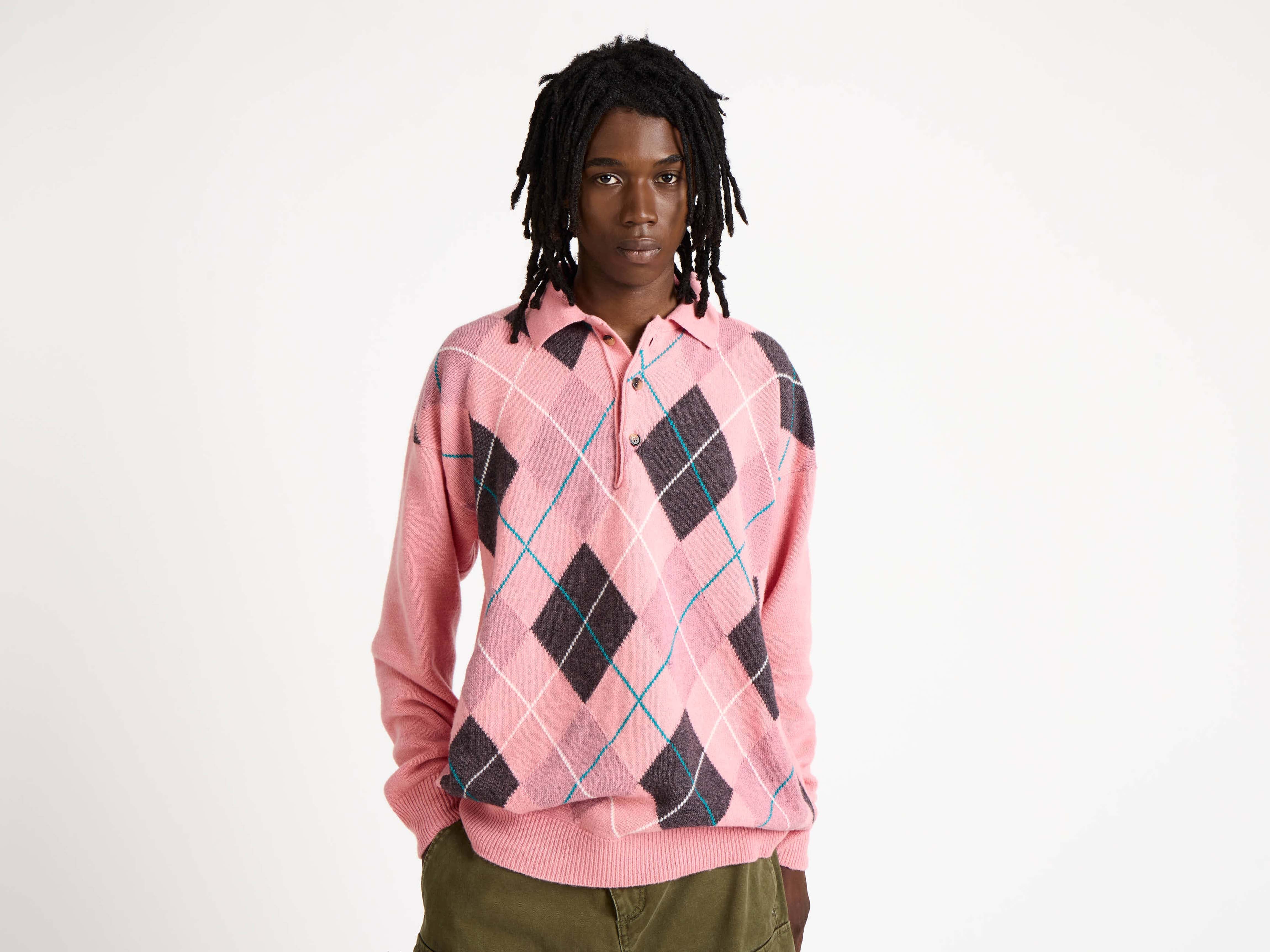 MENS JW ANDERSON X PRINGLE KNITTED ARGYLE POLO TOP IN BUBBLEGUM in