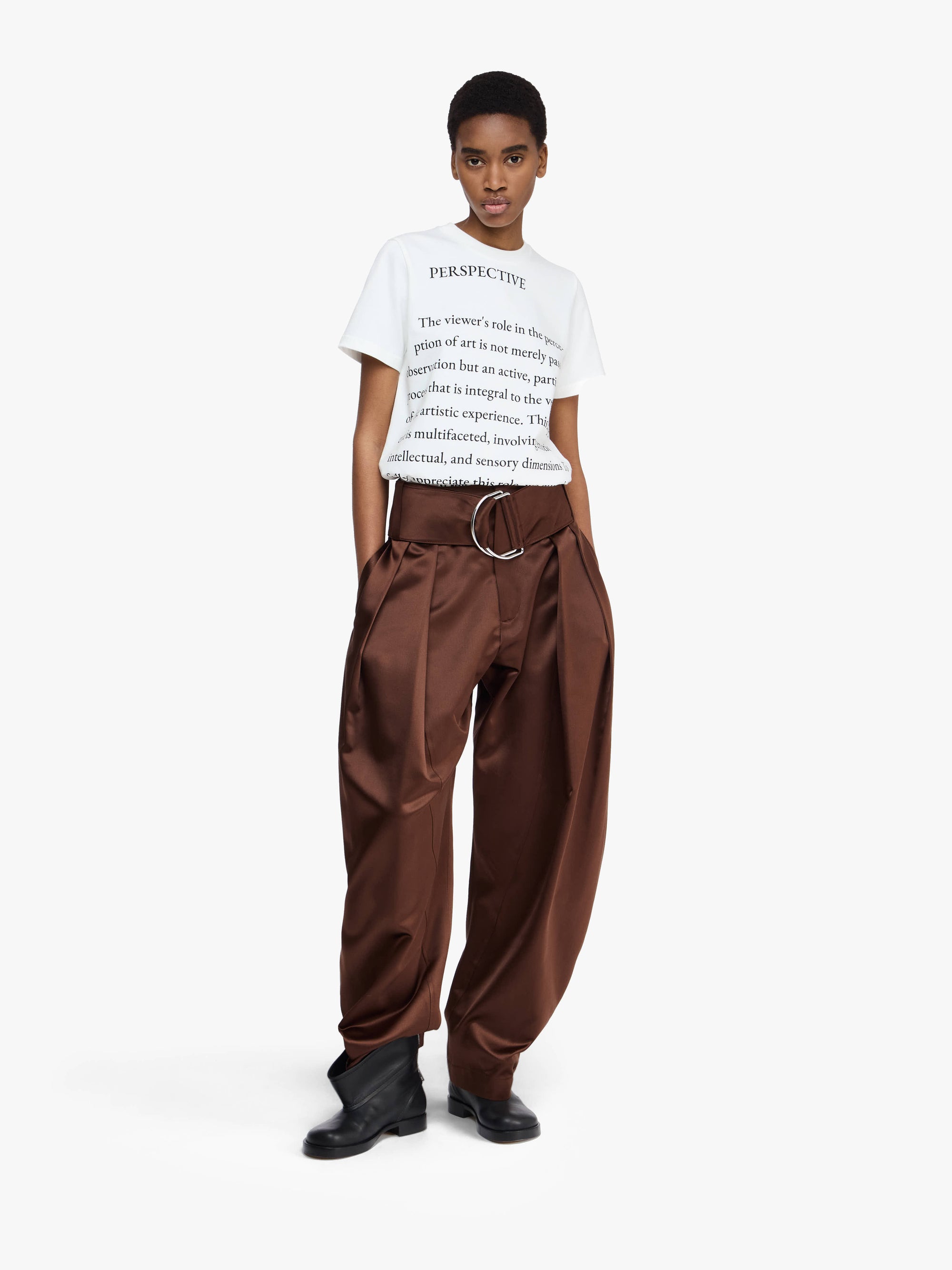 PANTALONI CON PIEGA E FIBBIA A D