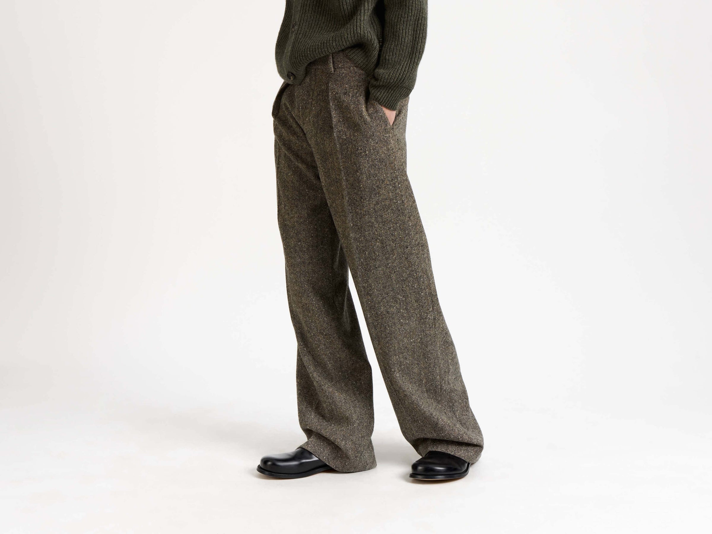 MENS STRAIGHT LEG TROUSERS IN BEIGE