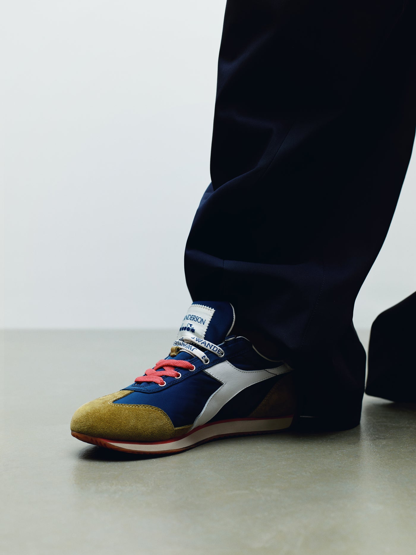 MENS JW ANDERSON X DIADORA EQUIPE TRAINERS IN NAVY-PEONY