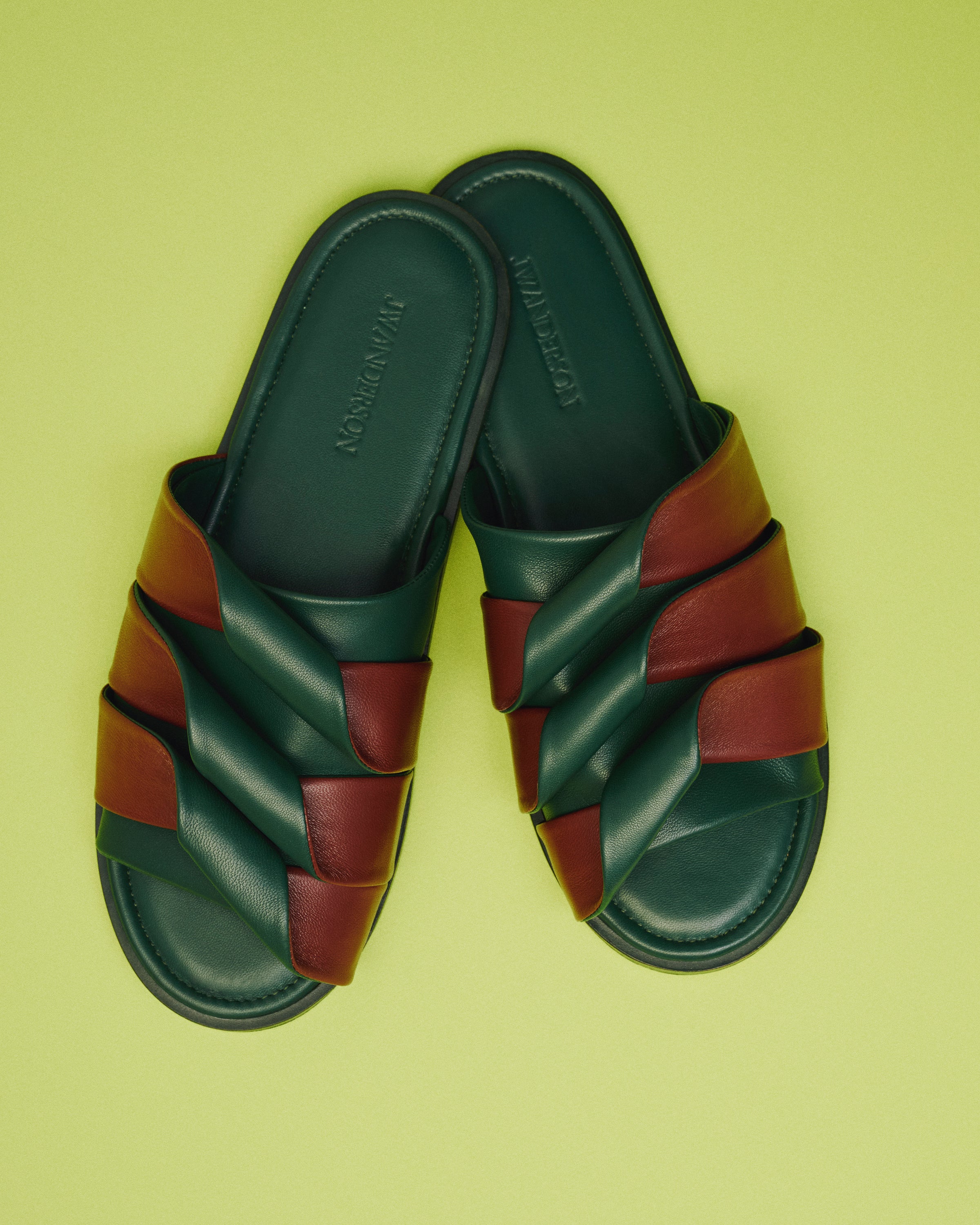 CL_WOMENS CONTRASTING LEATHER COIL SLIDE