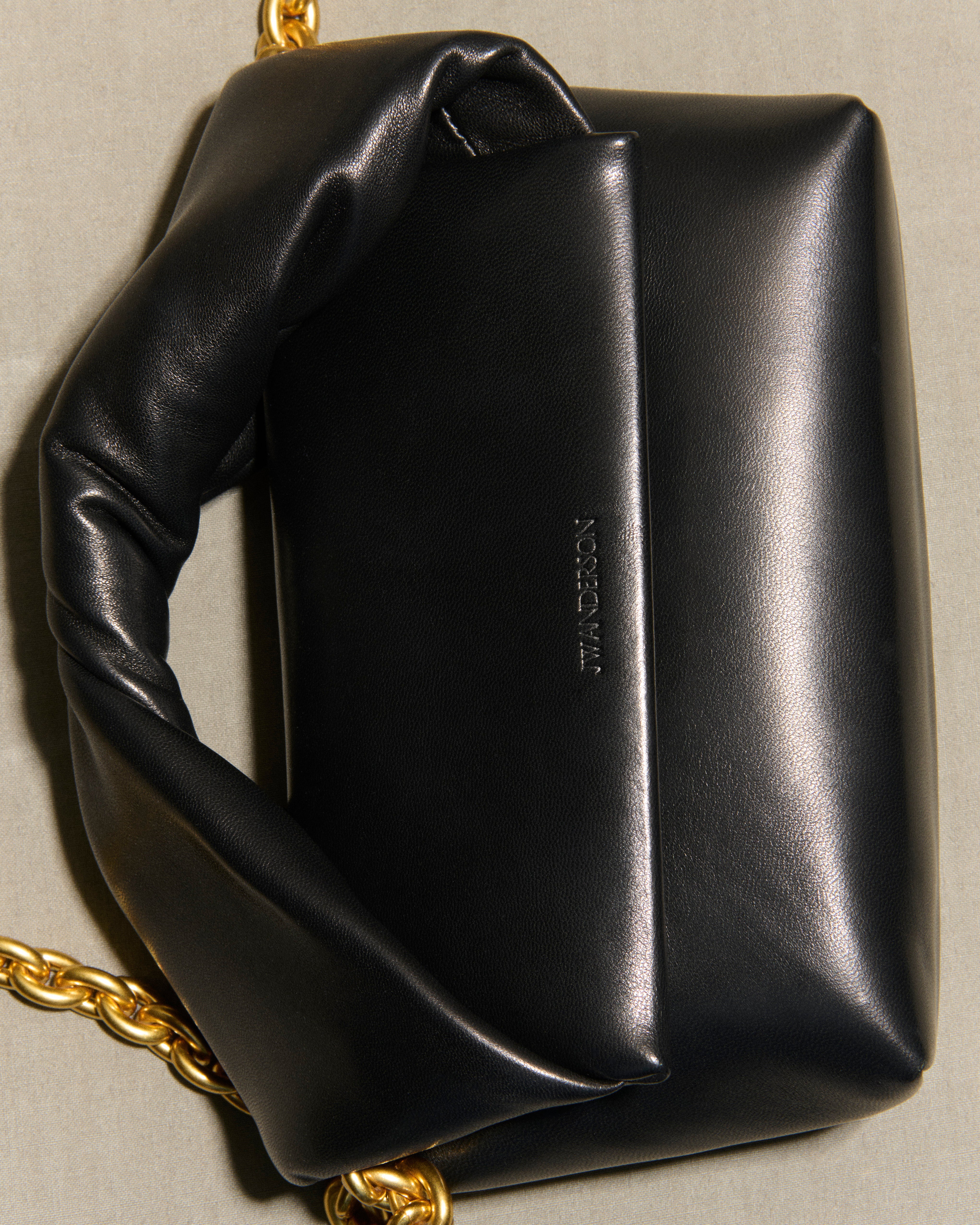 JW ANDERSON 24awタッセルバッグ JW Anderson タッセル レザーバッグ | レッド | FARFETCH JP