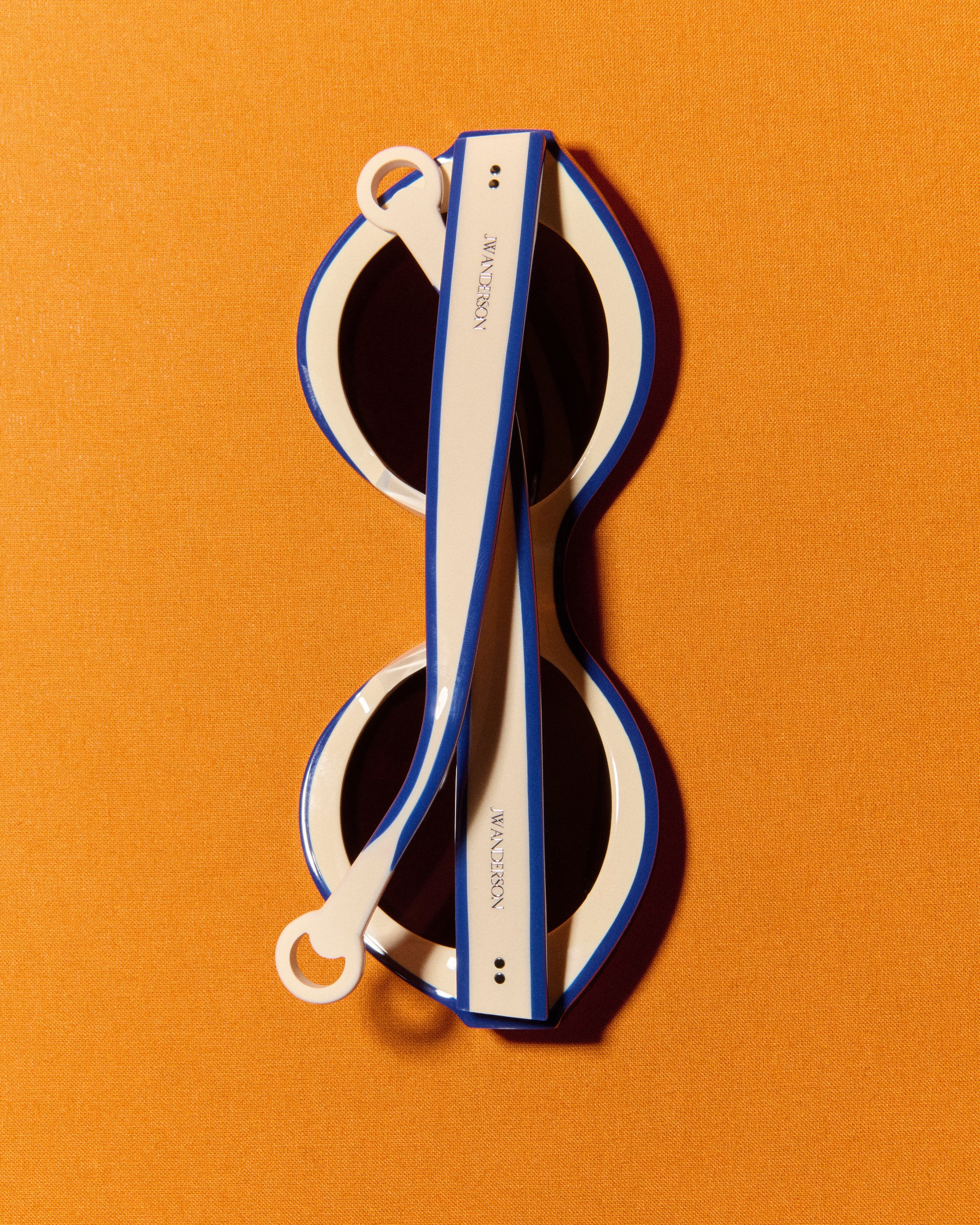 JWA07 BUMPER SUNGLASSES IN WHITE & BLUE in OFF WHITE/BLUE