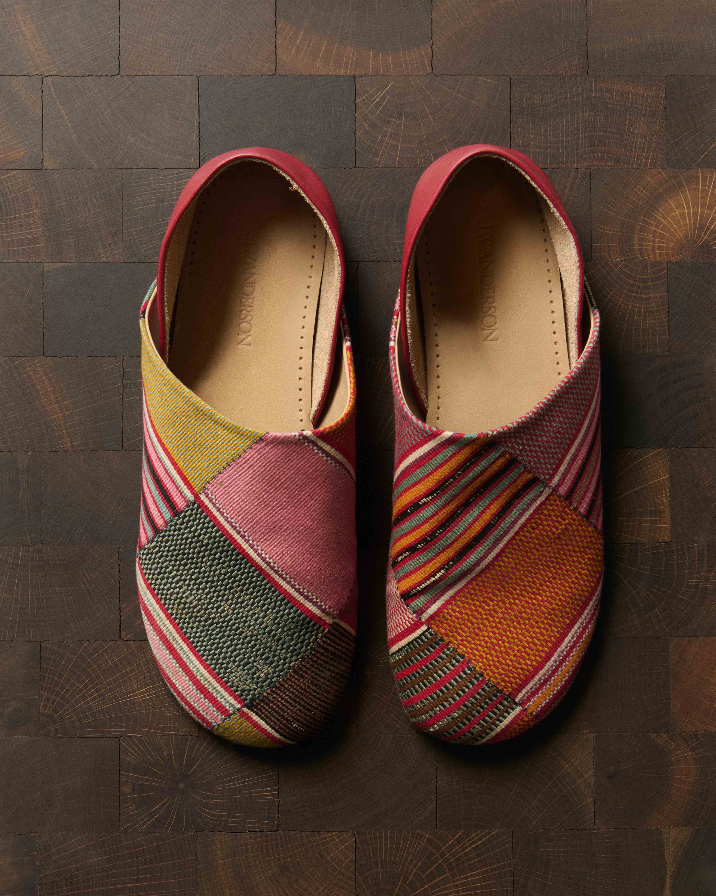 WOMENS SLIPPER MULES IN RED & MULTI