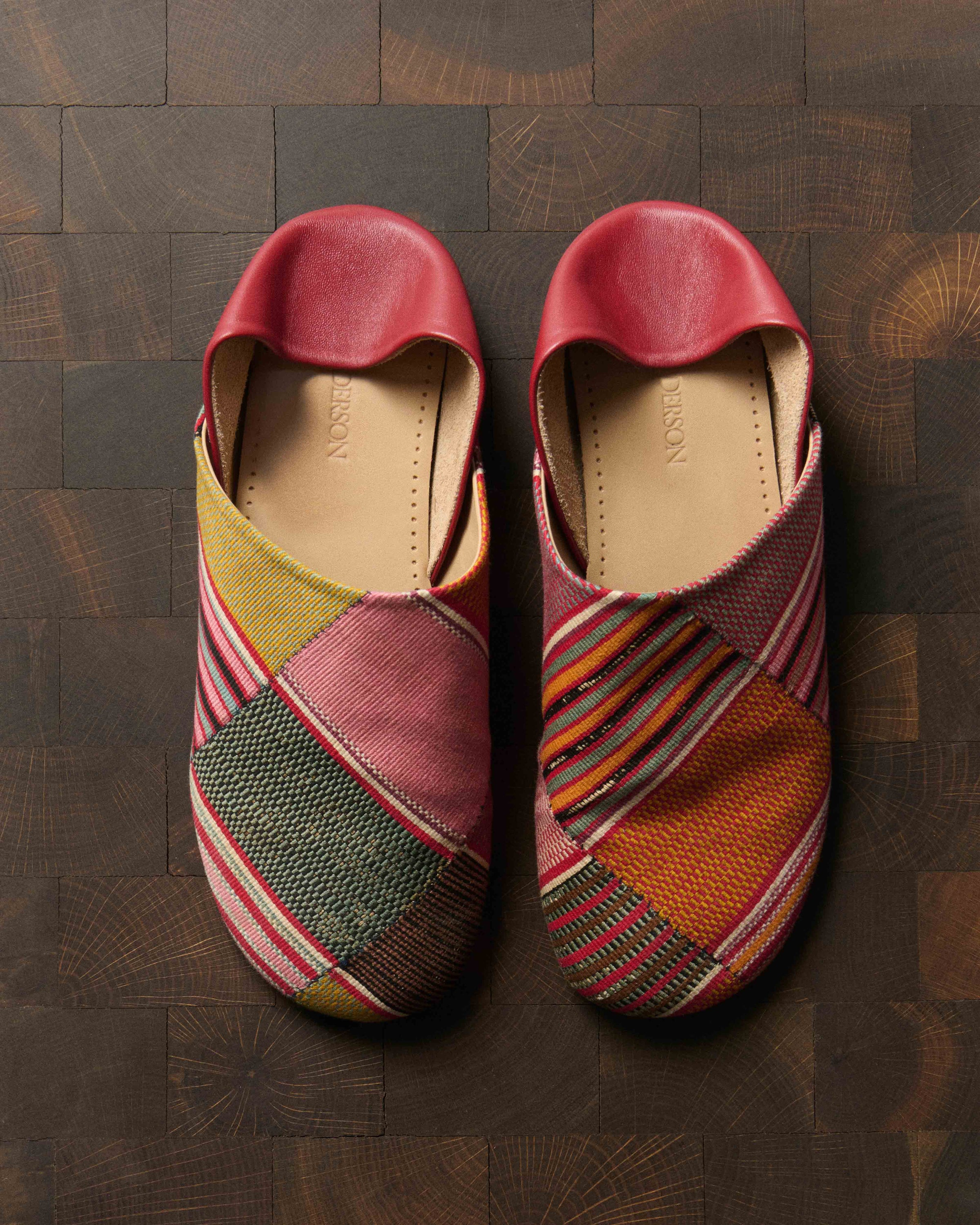 MENS SLIPPER MULES IN RED & MULTI