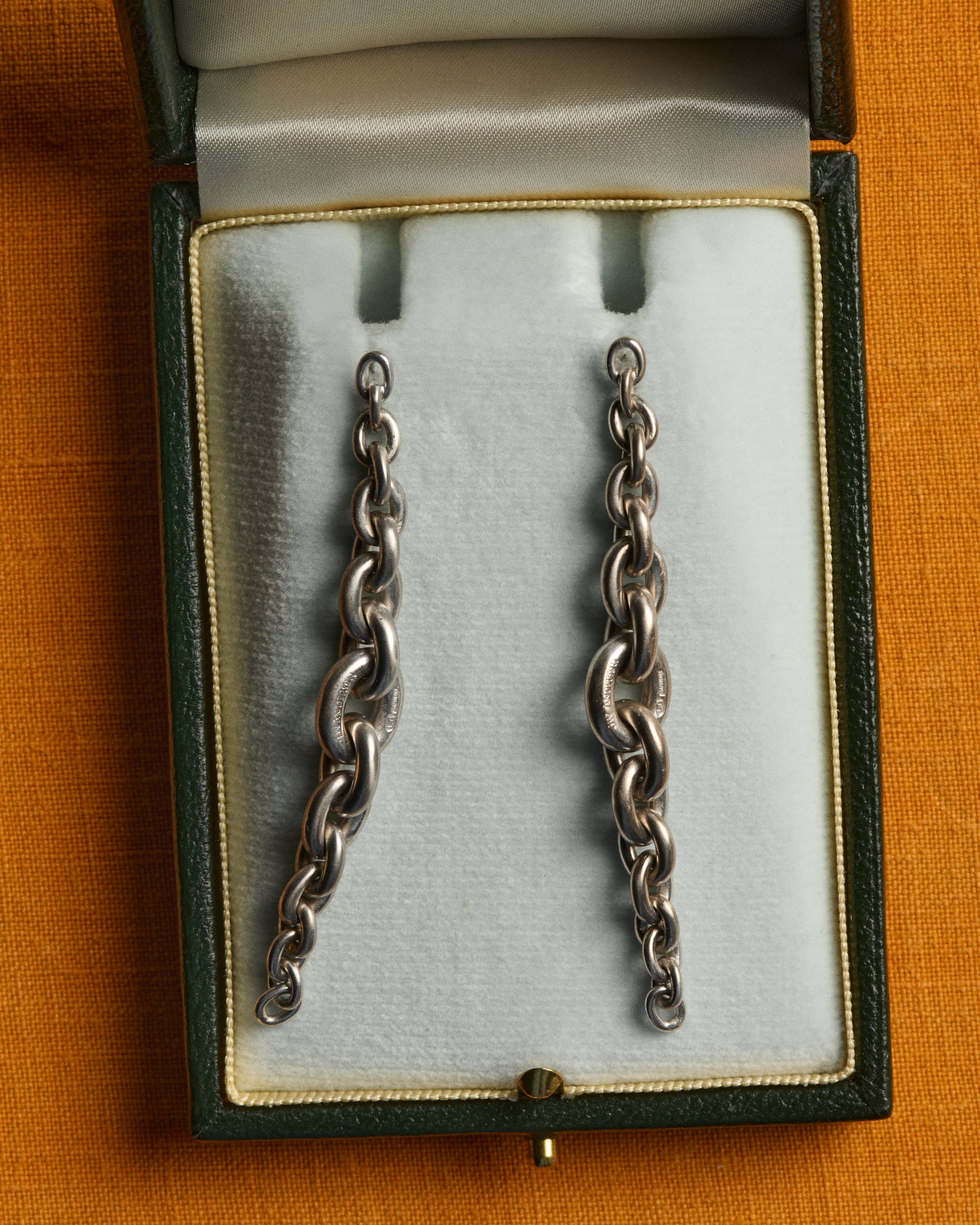 CHAIN-LINK EARRINGS IN 18KT WHITE GOLD