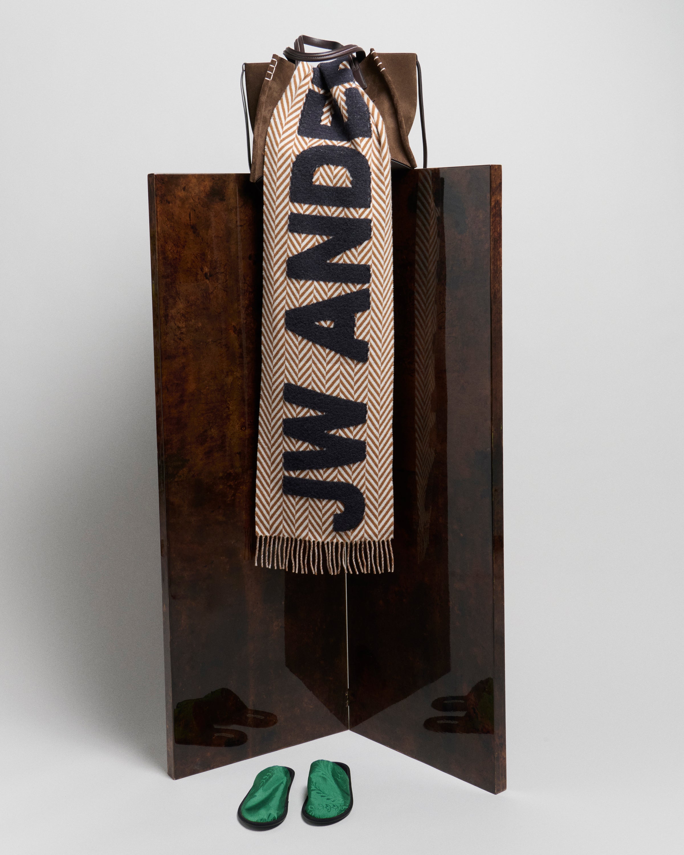 CHECKERED LOGO SCARF IN BROWN & WHITE