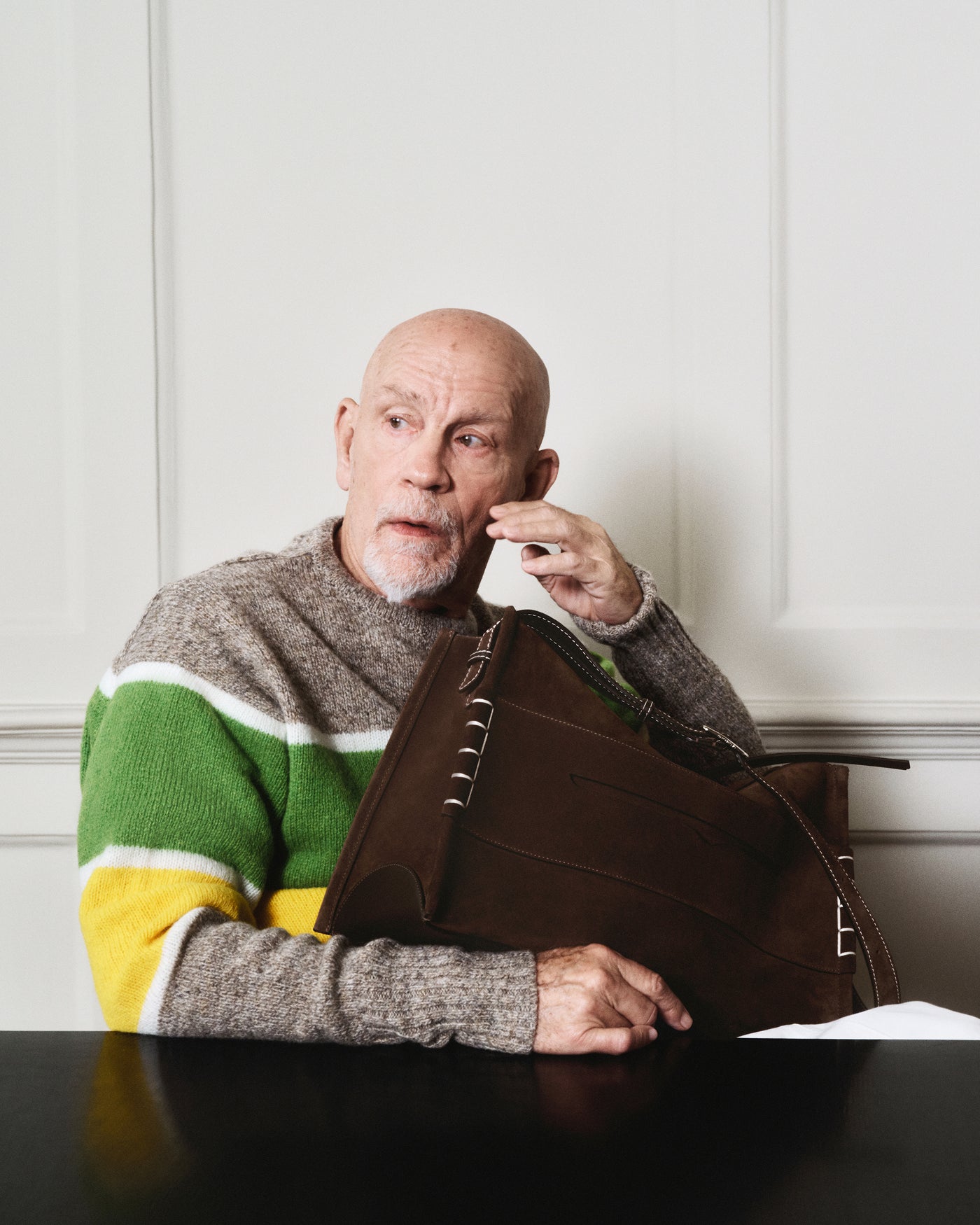 MESSENGER LOAFER BAG IN CHOCOLATE BROWN SUEDE