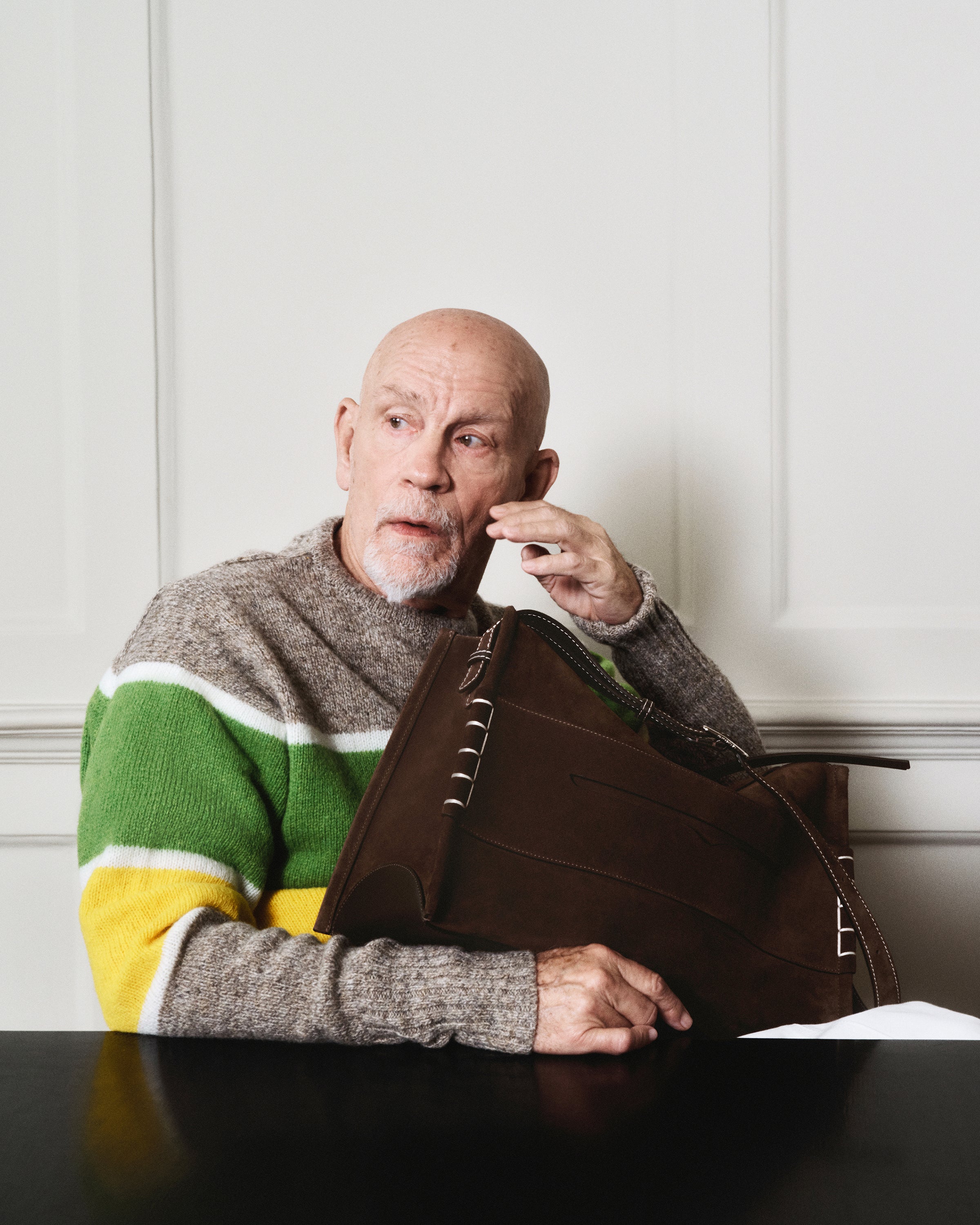 MESSENGER LOAFER BAG IN CHOCOLATE BROWN SUEDE