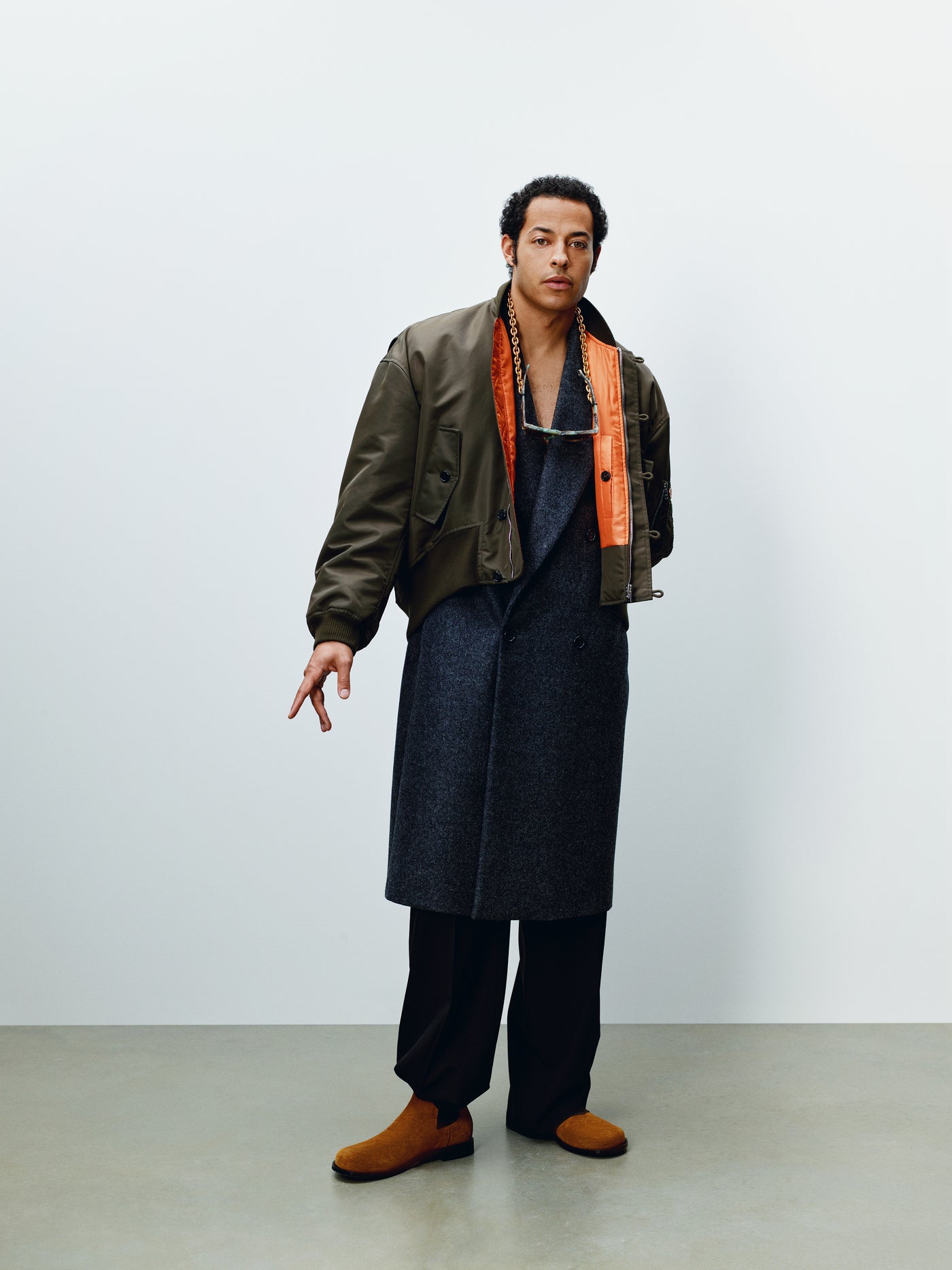 MENS OVERSIZED TIPPED HEM BOMBER JACKET IN MILITARY GREEN