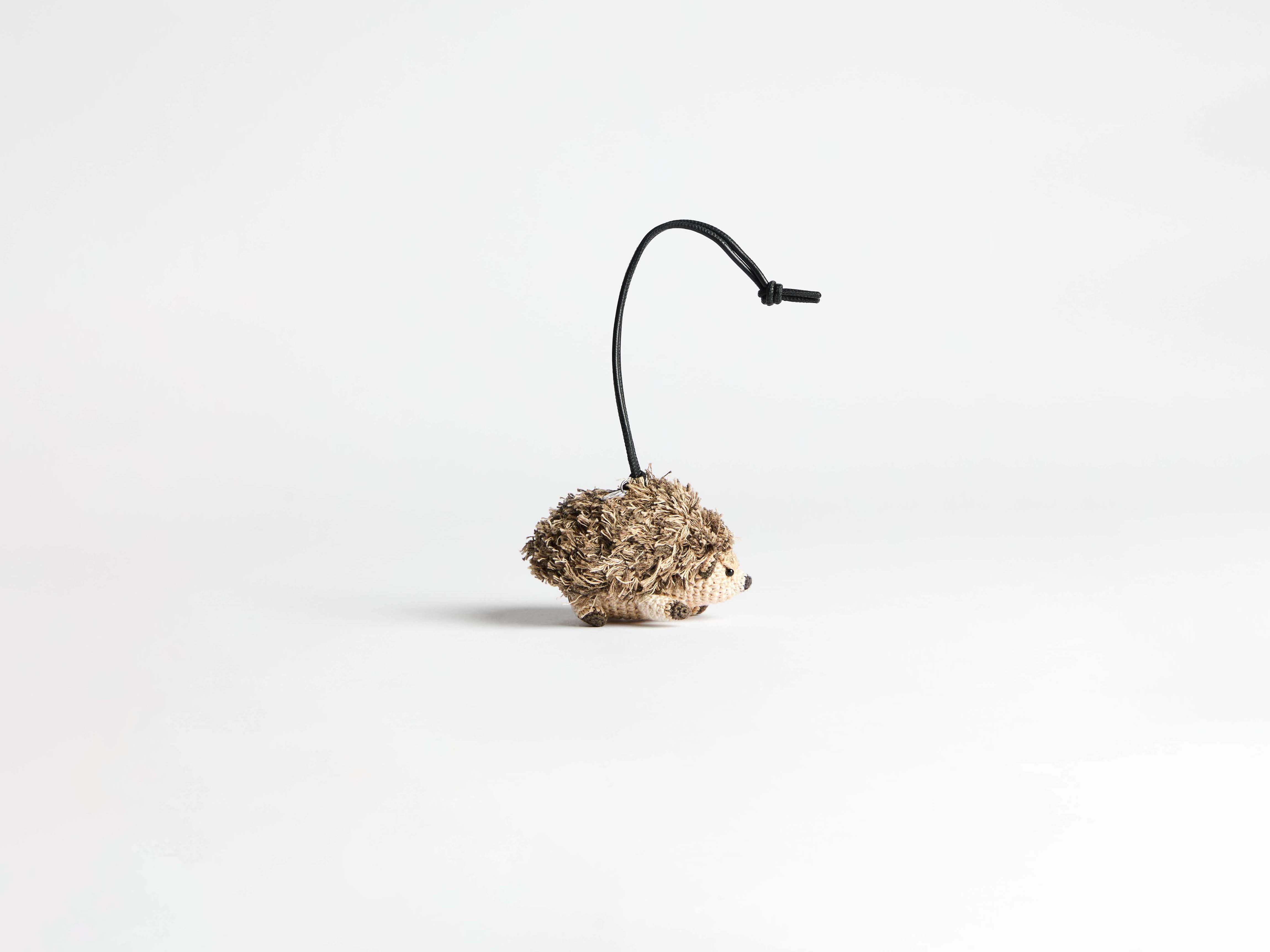 JW Anderson バッグチャーム☆ゾウ HAND-CROCHETED HEDGEHOG CHARM in DARK BROWN AC0420FA0496685O/S