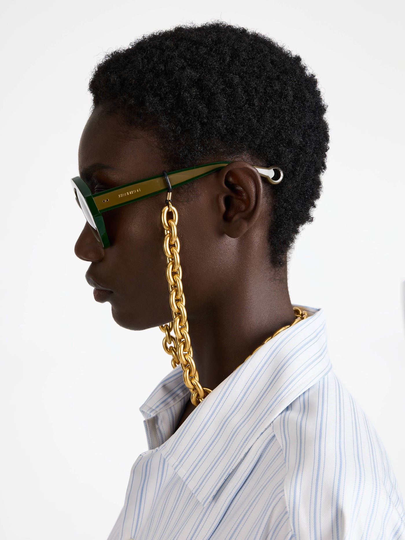 sunglasses chain strap gold Model Detail 5