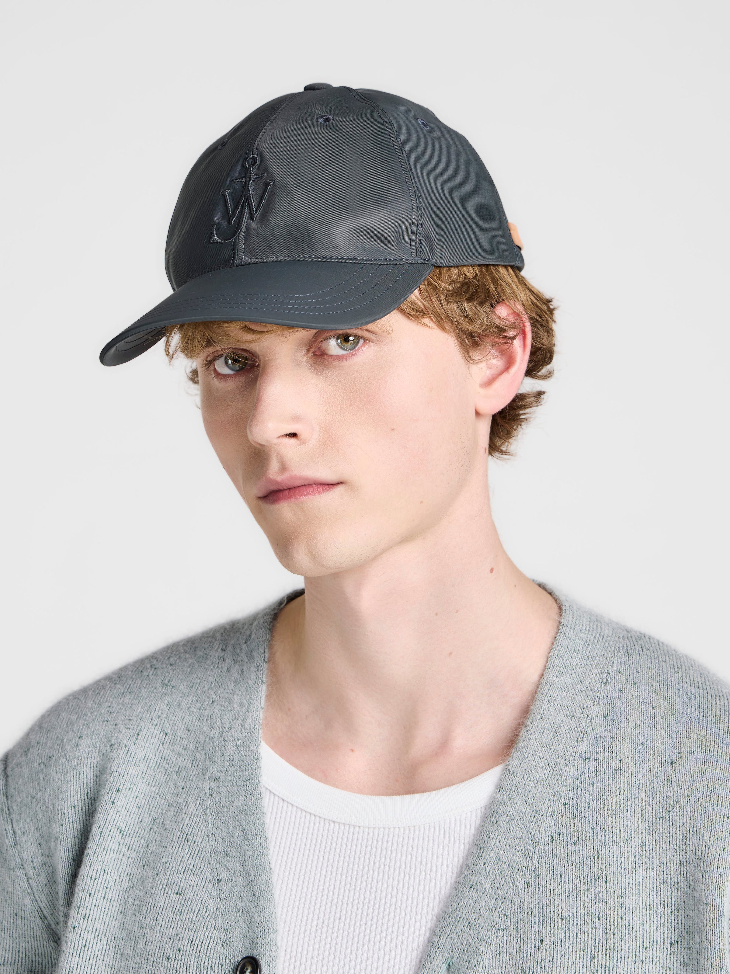 BASEBALL CAP IN DARK GREY
