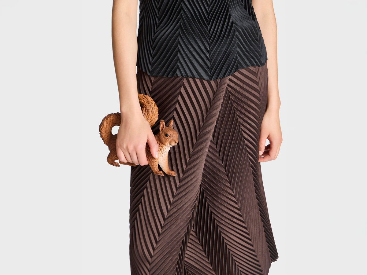 SQUIRREL CLUTCH IN RED BROWN