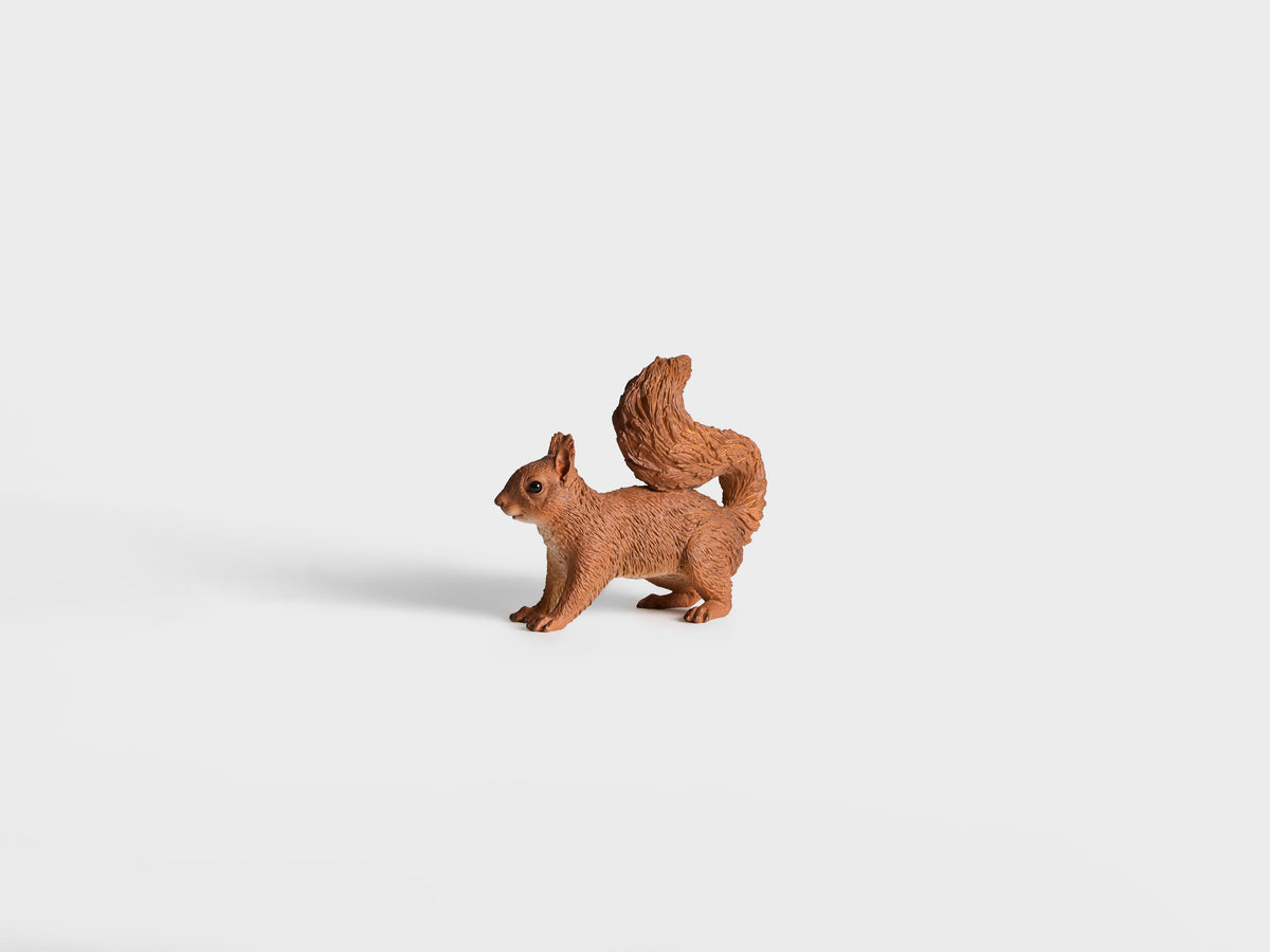 SQUIRREL CLUTCH IN RED BROWN