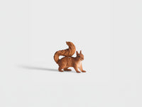 SQUIRREL CLUTCH IN RED BROWN