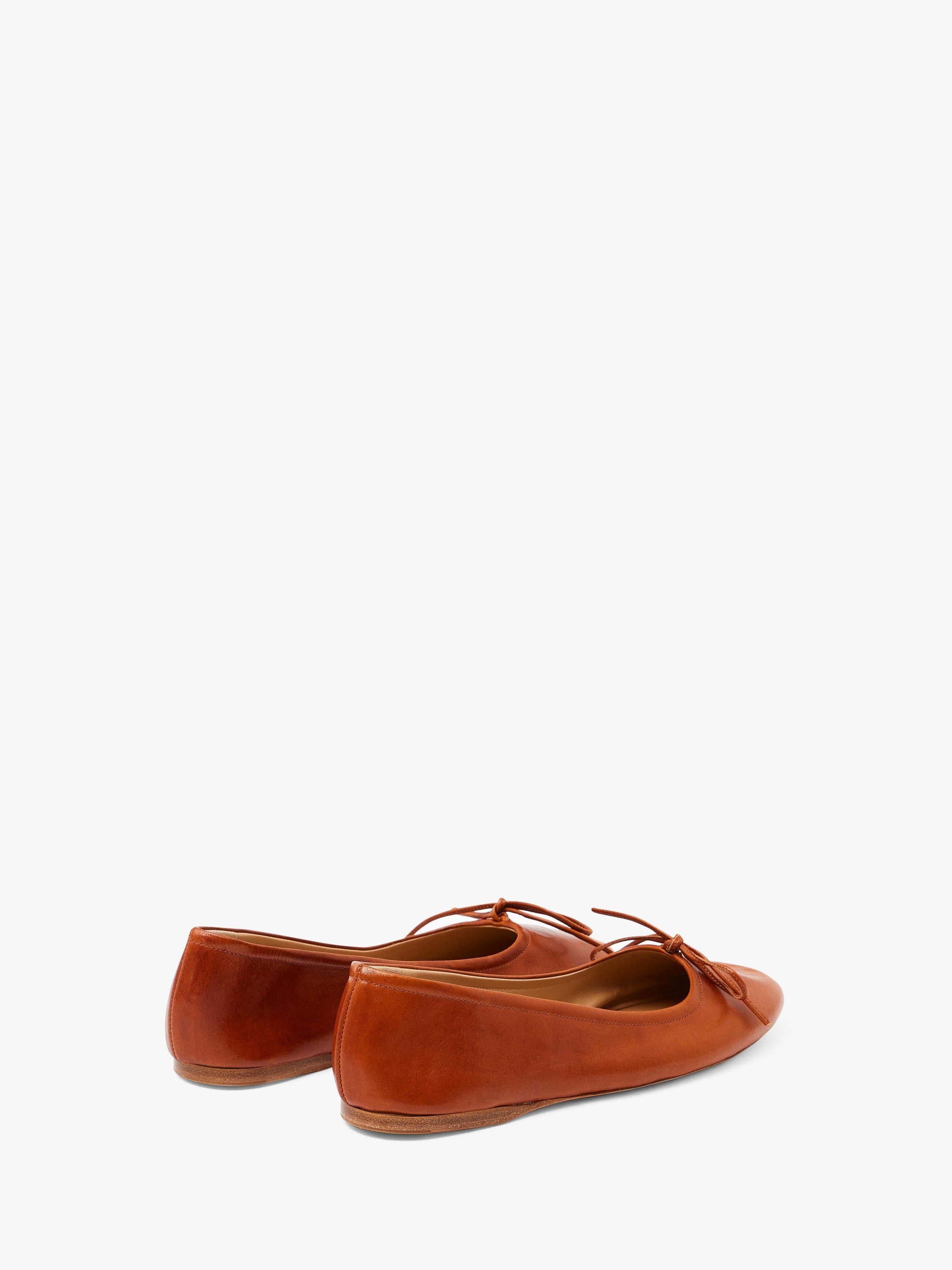 ROUND-TOE LEATHER BALLERINAS