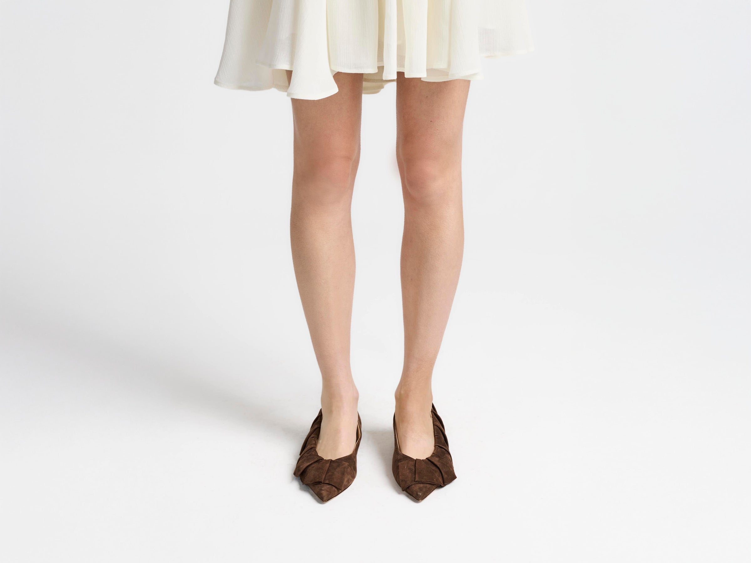 WOMENS RUFFLE BALLERINA FLATS IN BROWN