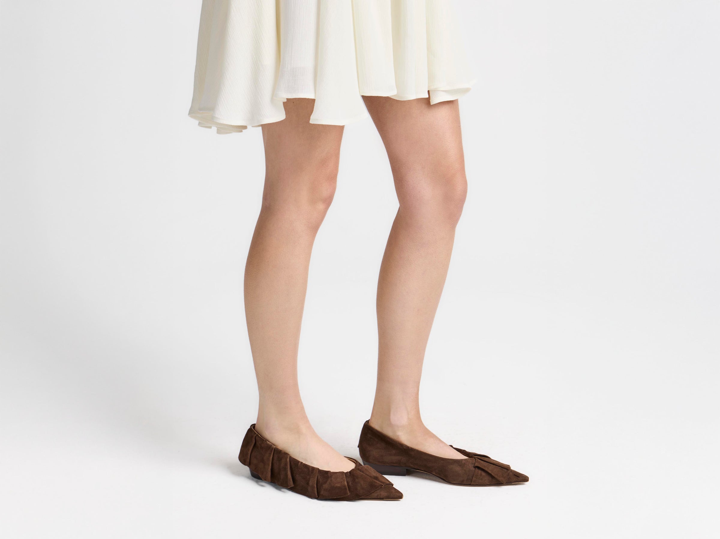 WOMENS RUFFLE BALLERINA FLATS IN BROWN