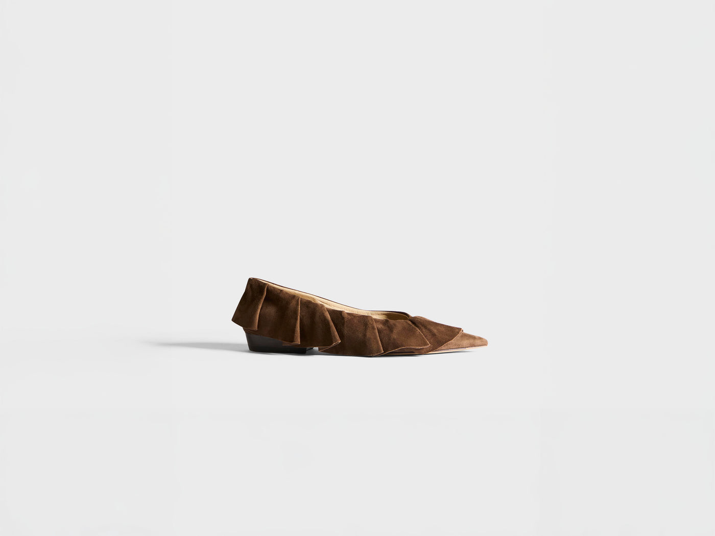 WOMENS RUFFLE BALLERINA FLATS IN BROWN