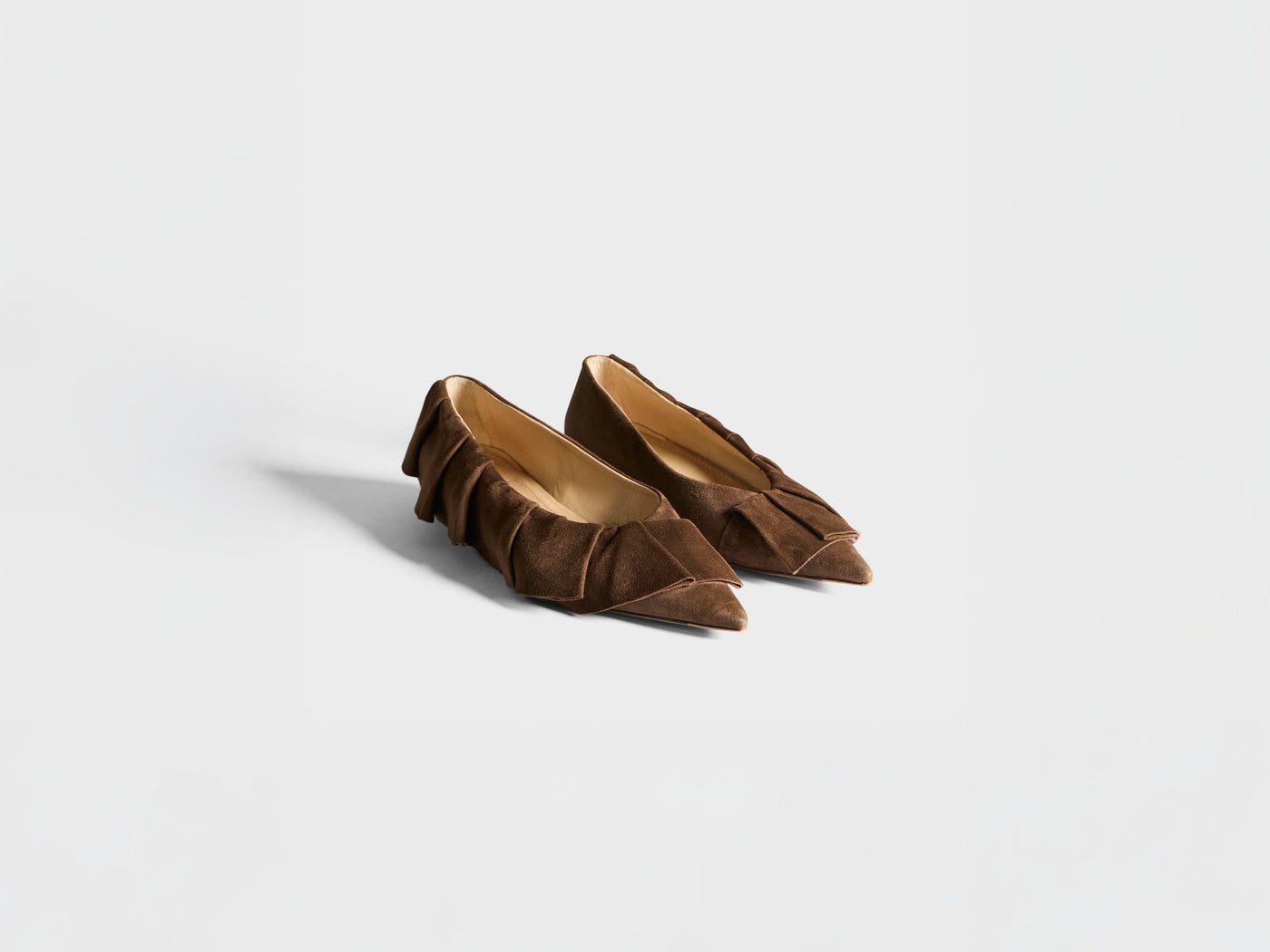 WOMENS RUFFLE BALLERINA FLATS IN BROWN