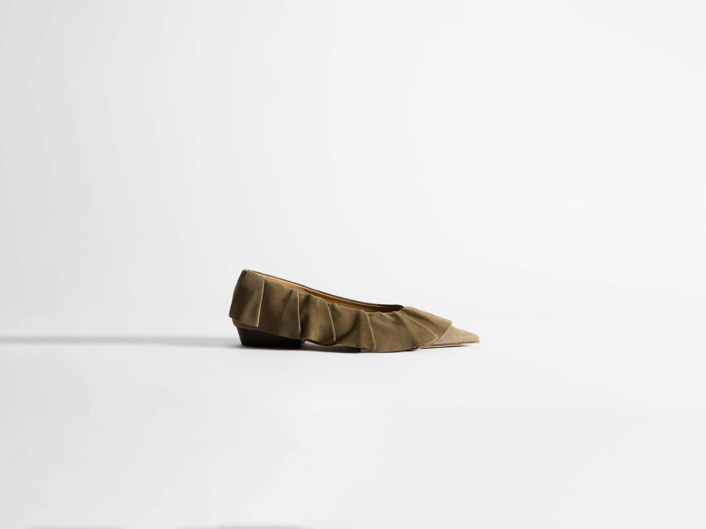 WOMENS RUFFLE BALLERINA FLATS IN GREY