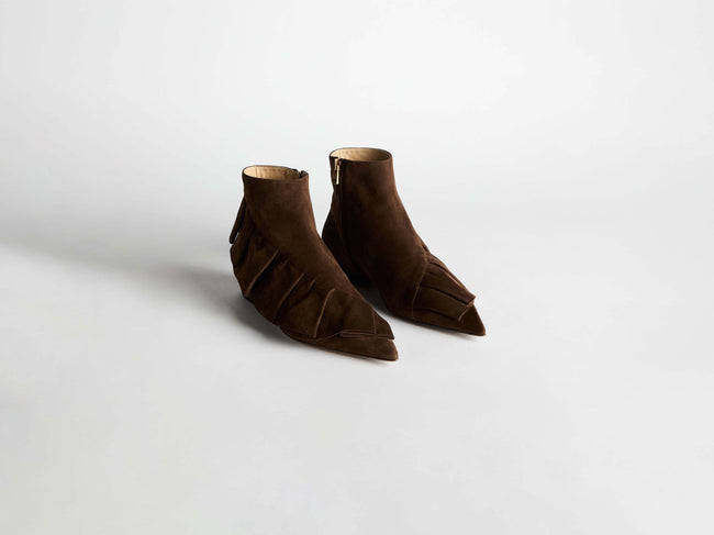 ruffle boot w brown Product Angle 1
