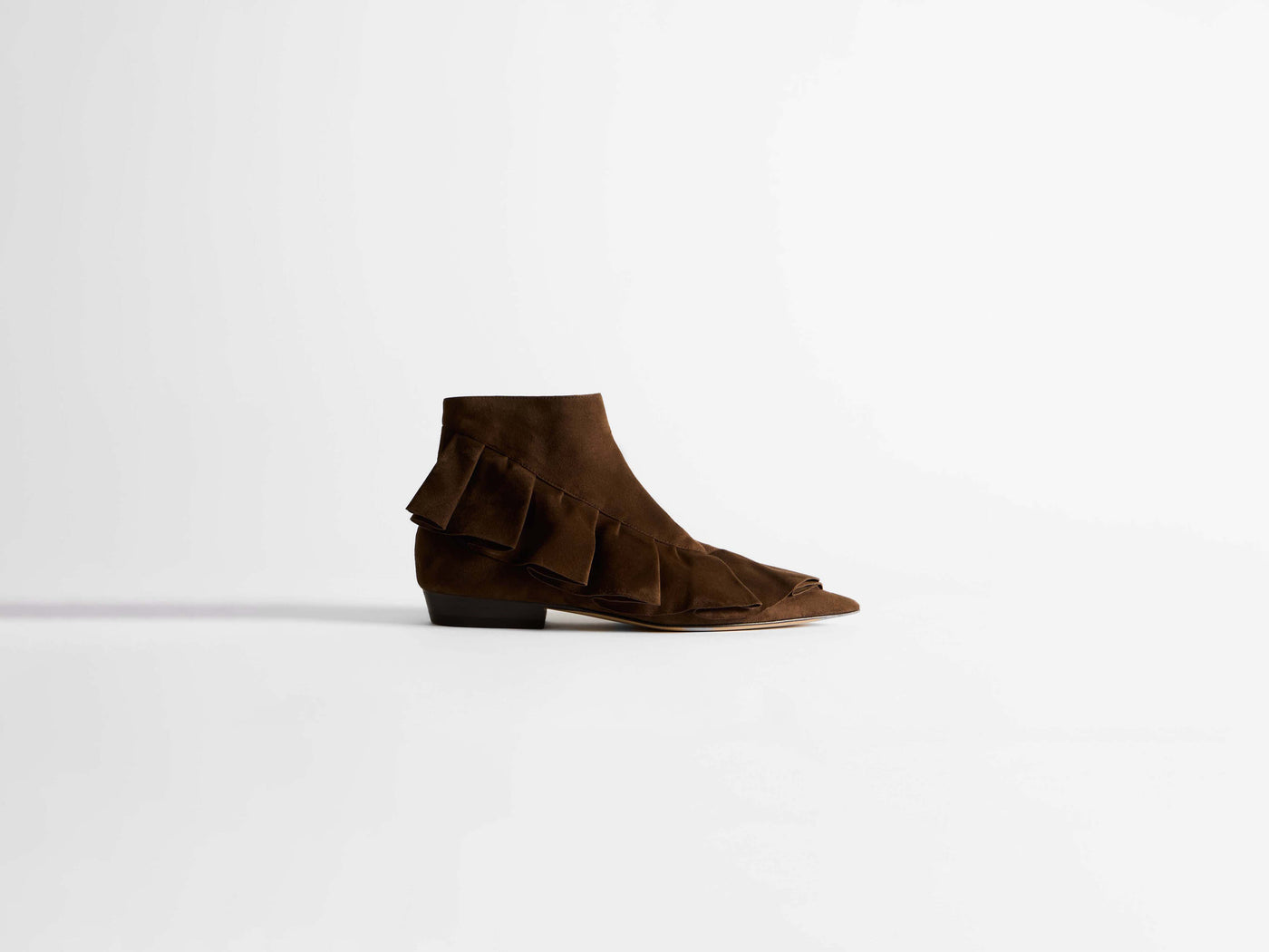 WOMENS RUFFLE BOOTS IN BROWN