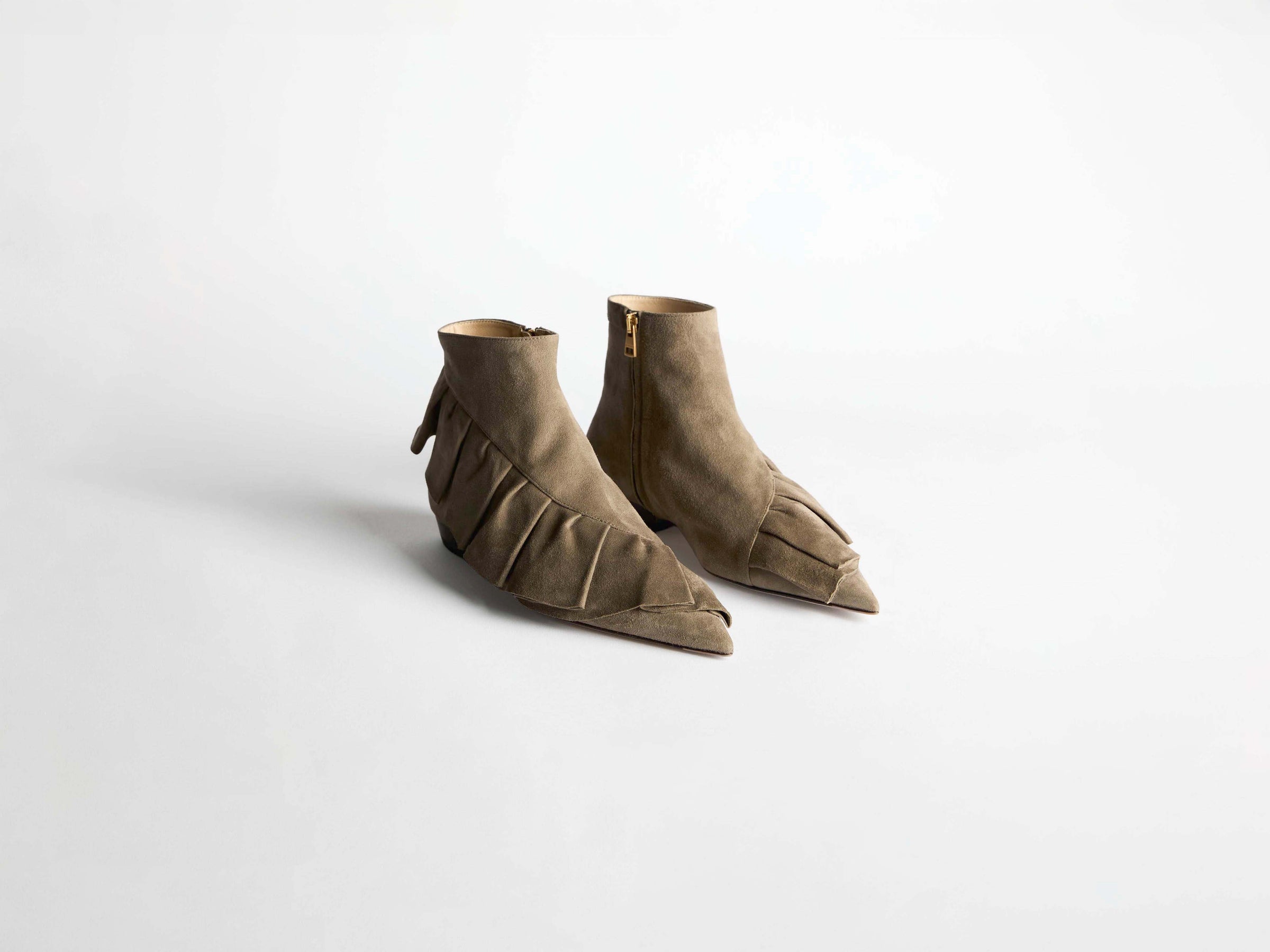 ruffle boot w grey Product Angle 1