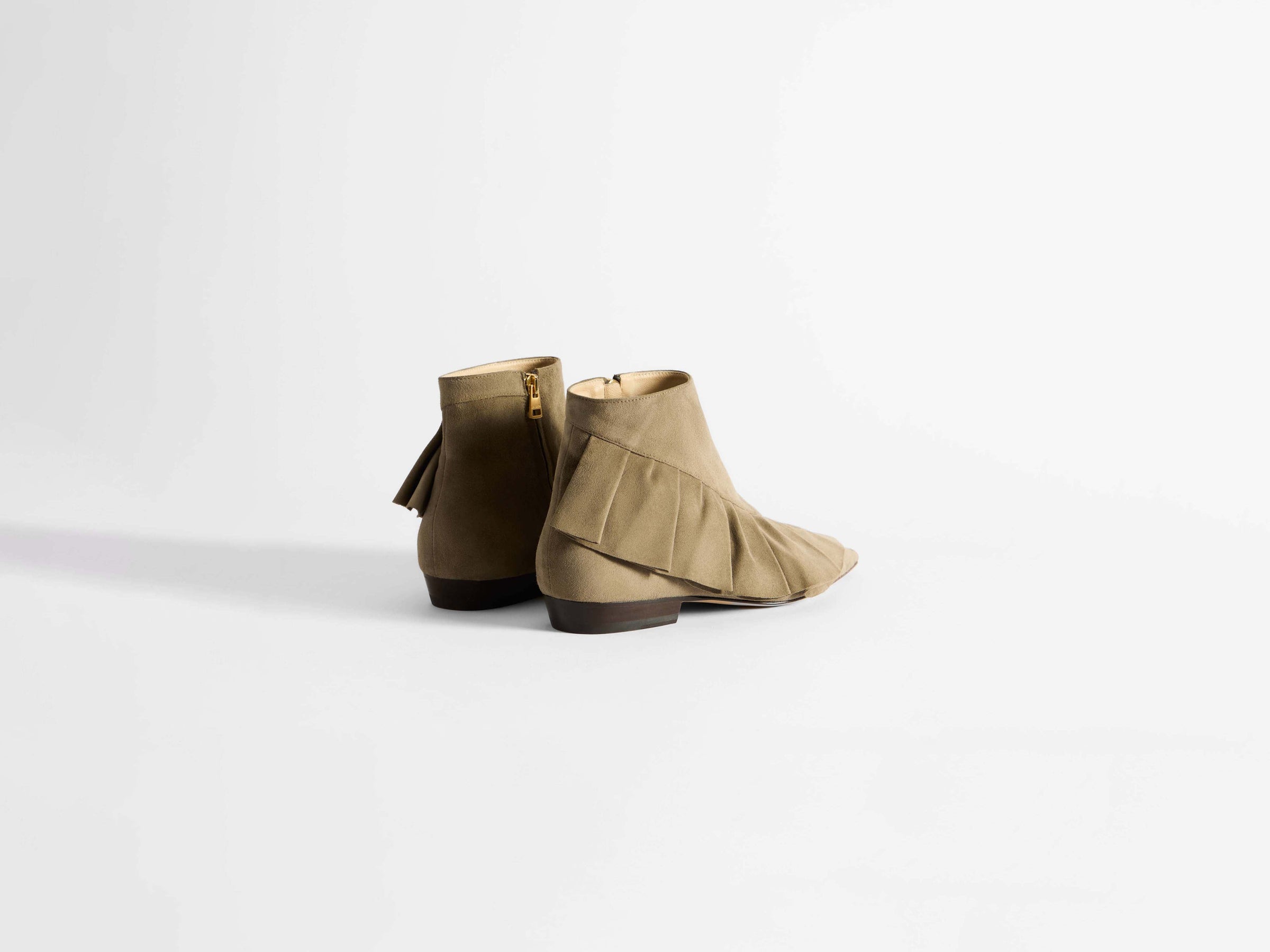 ruffle boot w grey Product Angle 3