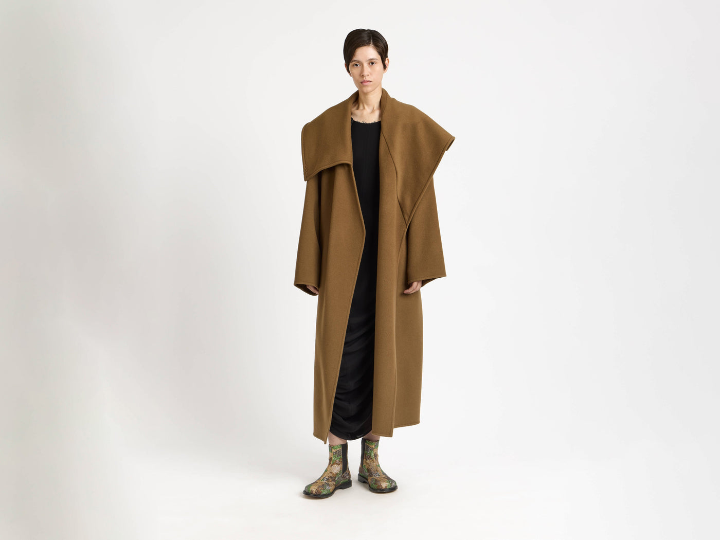 wrap coat cumin Model Front 1