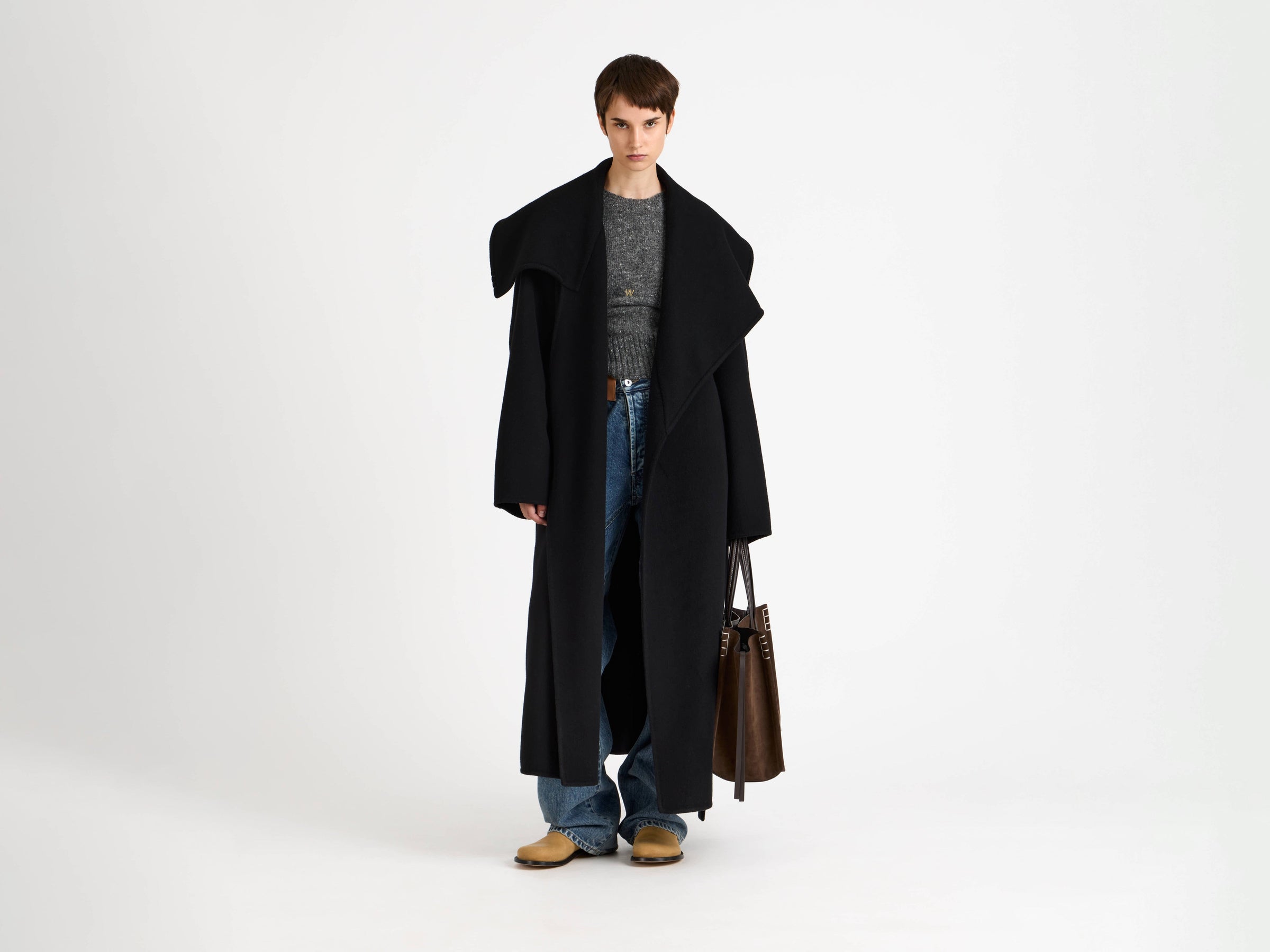 wrap coat black Model Front 3
