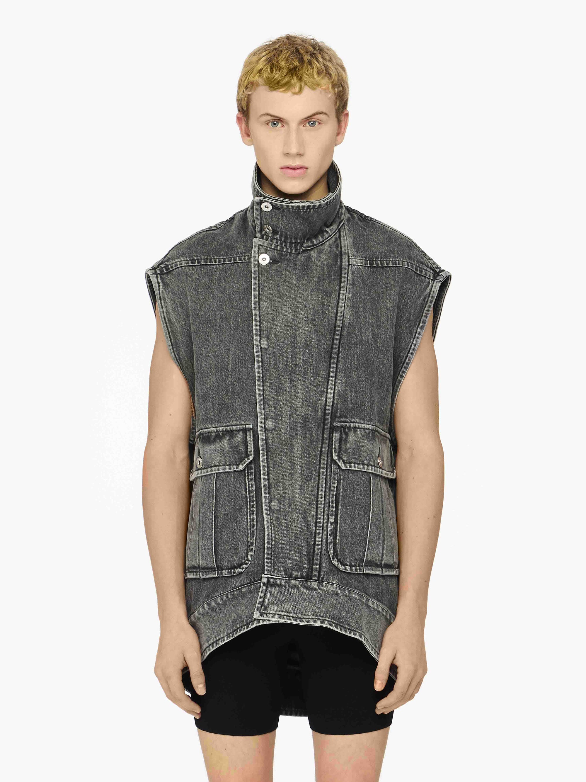 OVERSIZED SLEEVELESS HIGH NECK JACKET