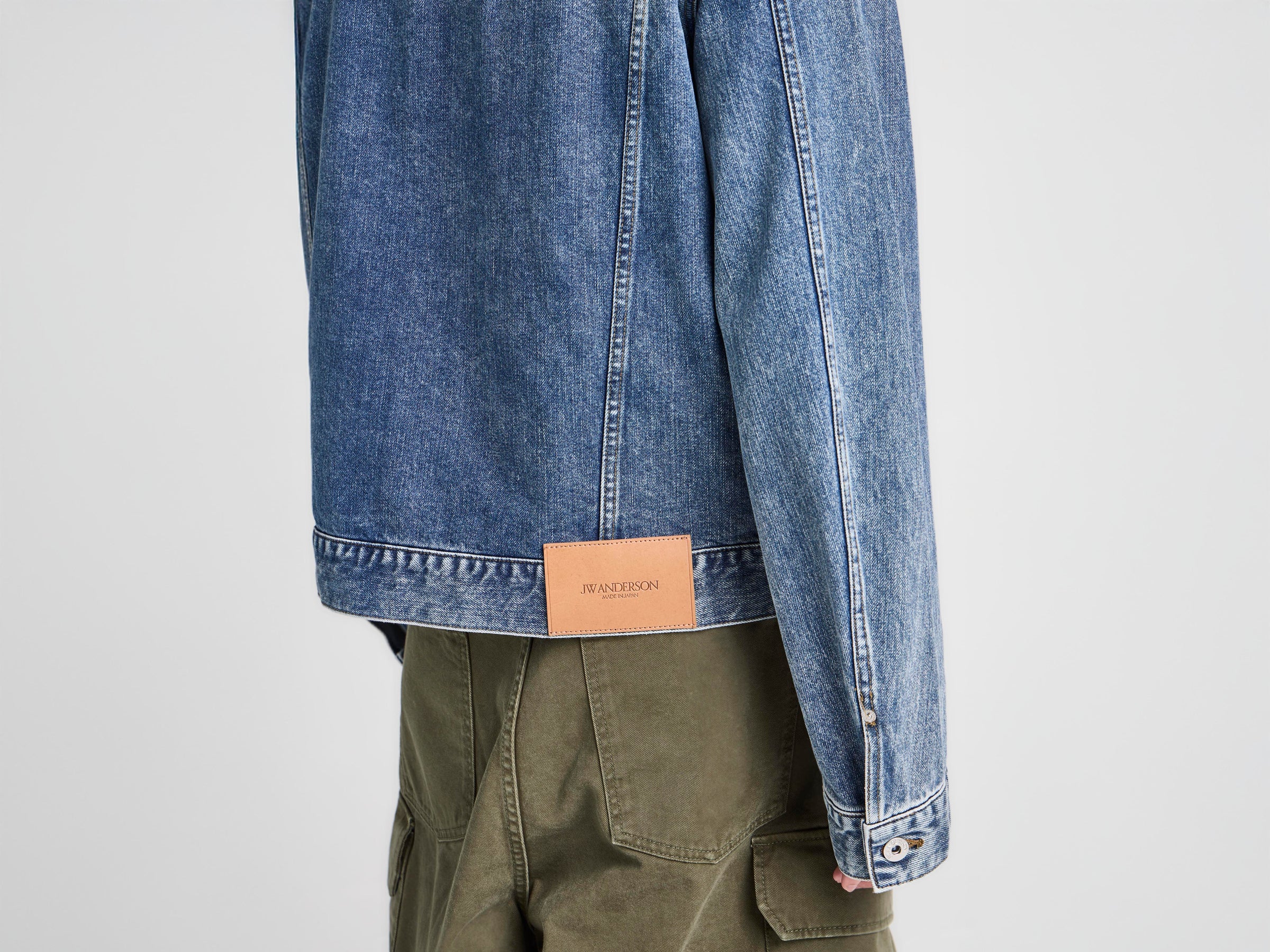 MENS CORDUROY COLLAR DENIM JACKET IN MID-BLUE