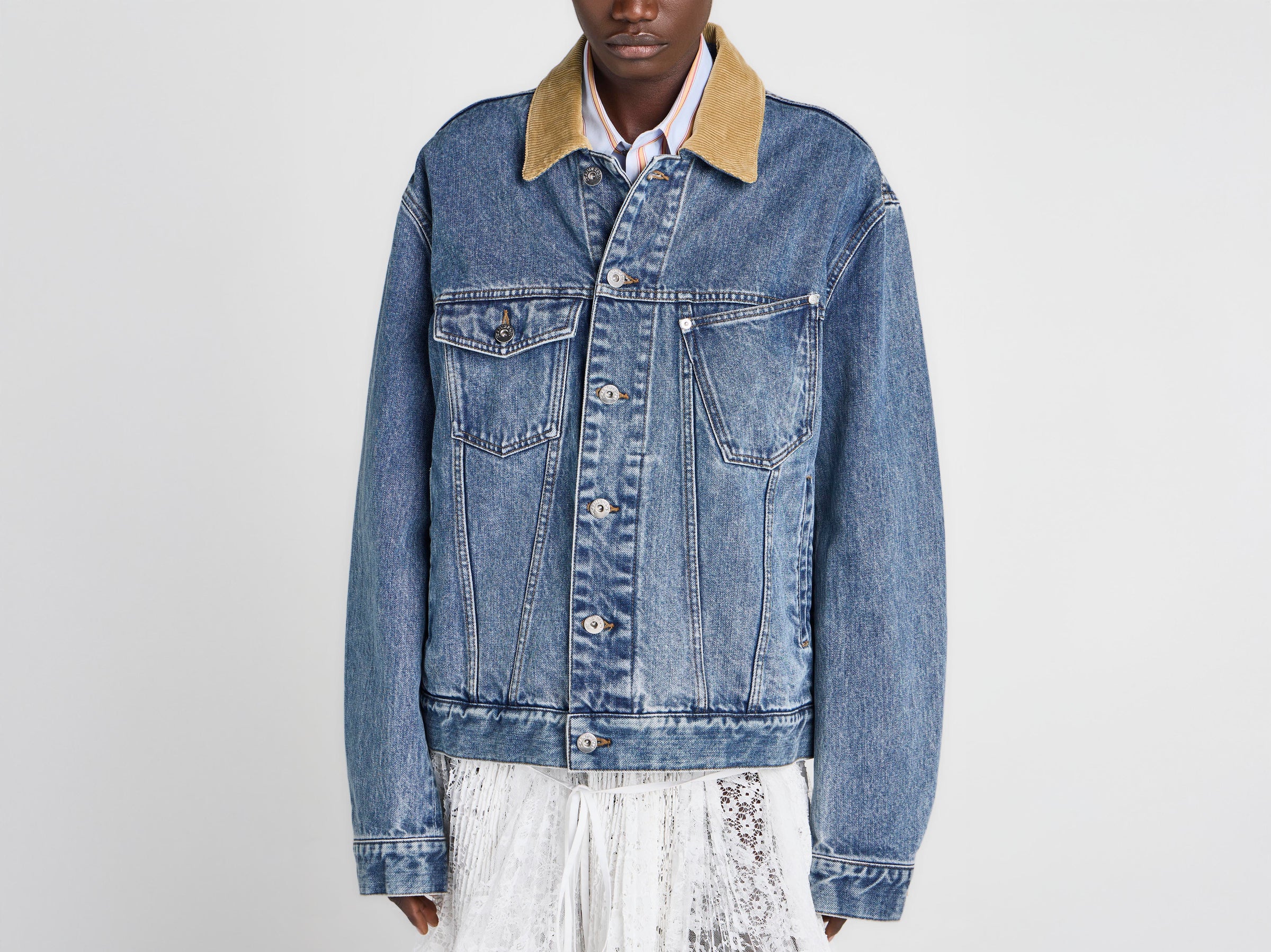WOMENS CORDUROY COLLAR DENIM JACKET IN MID-BLUE