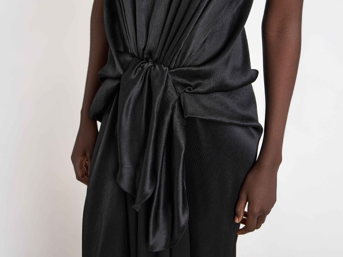 waist knot dress black Model Detail 4
