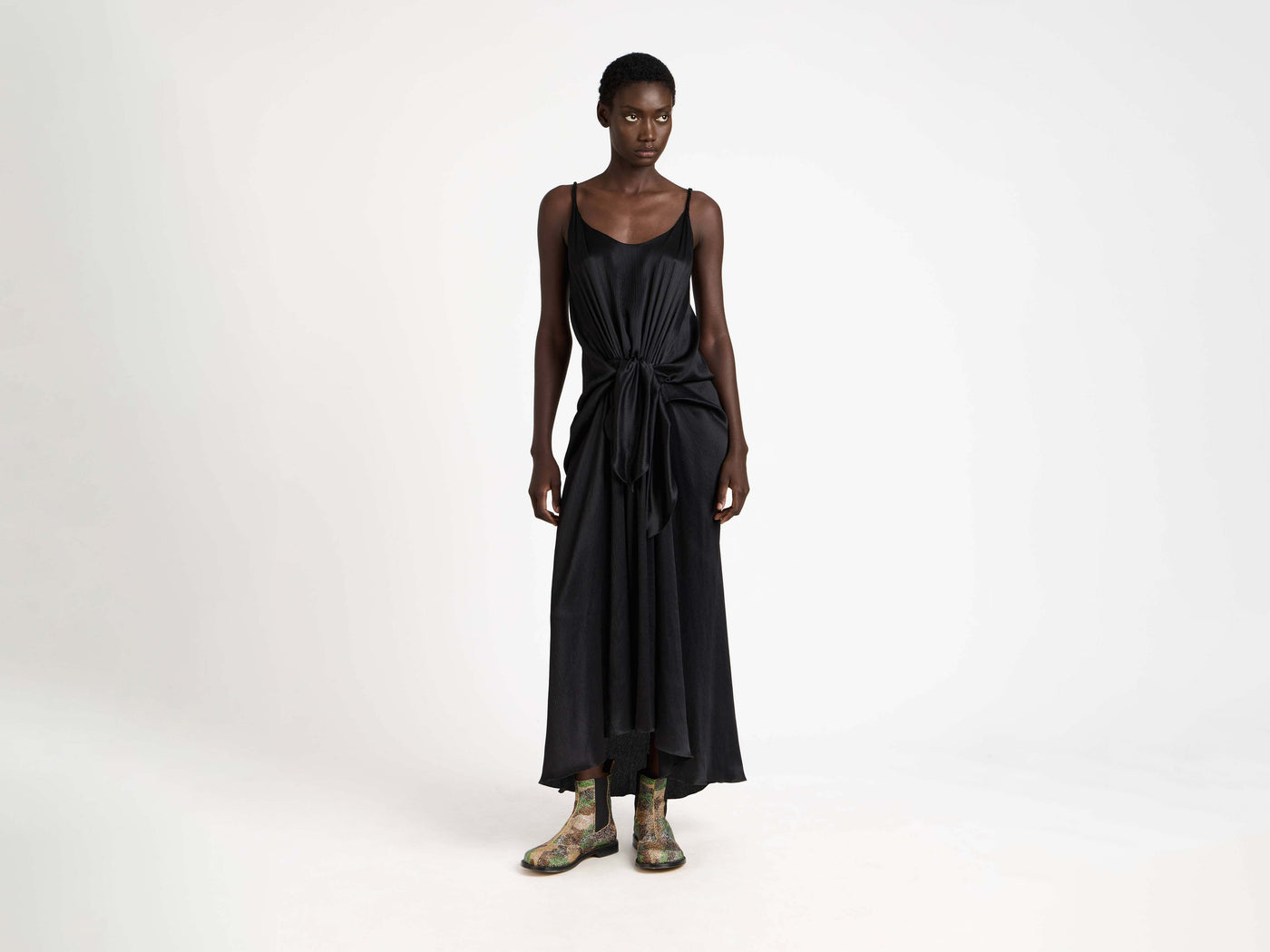 waist knot dress black Model Front 5