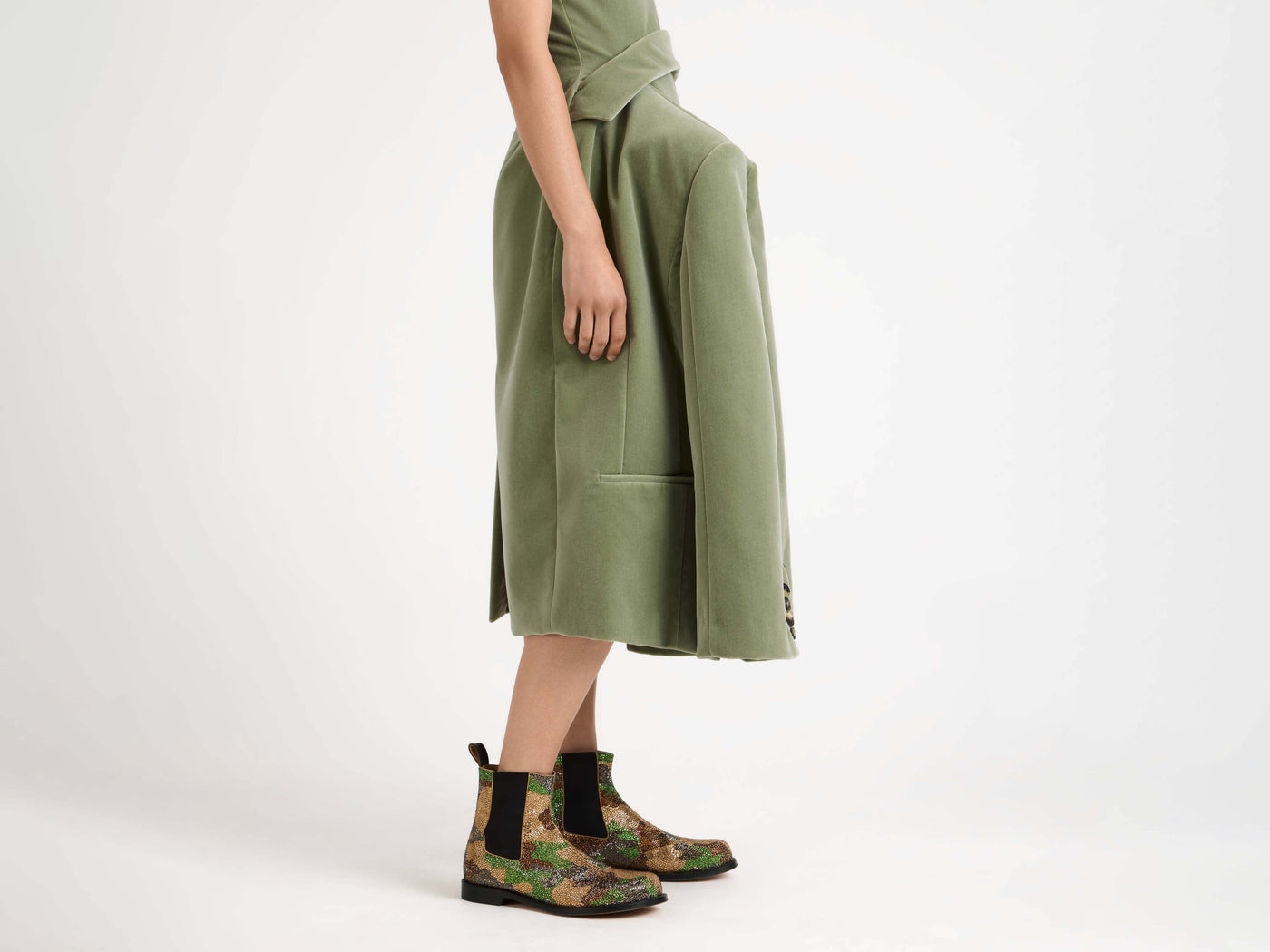 structured dress artichoke Model Detail 6