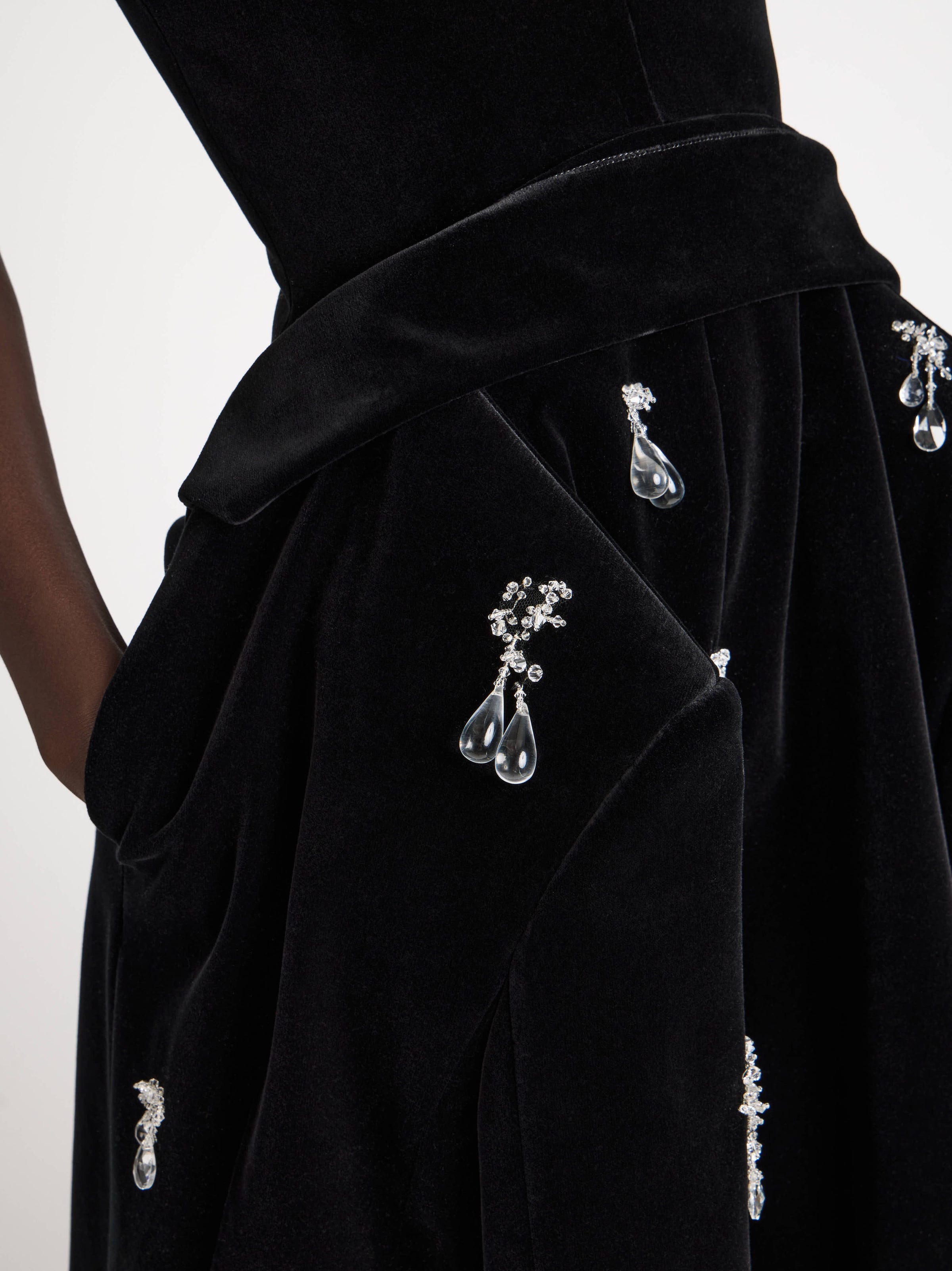 structured embellished dress black Model Detail 8