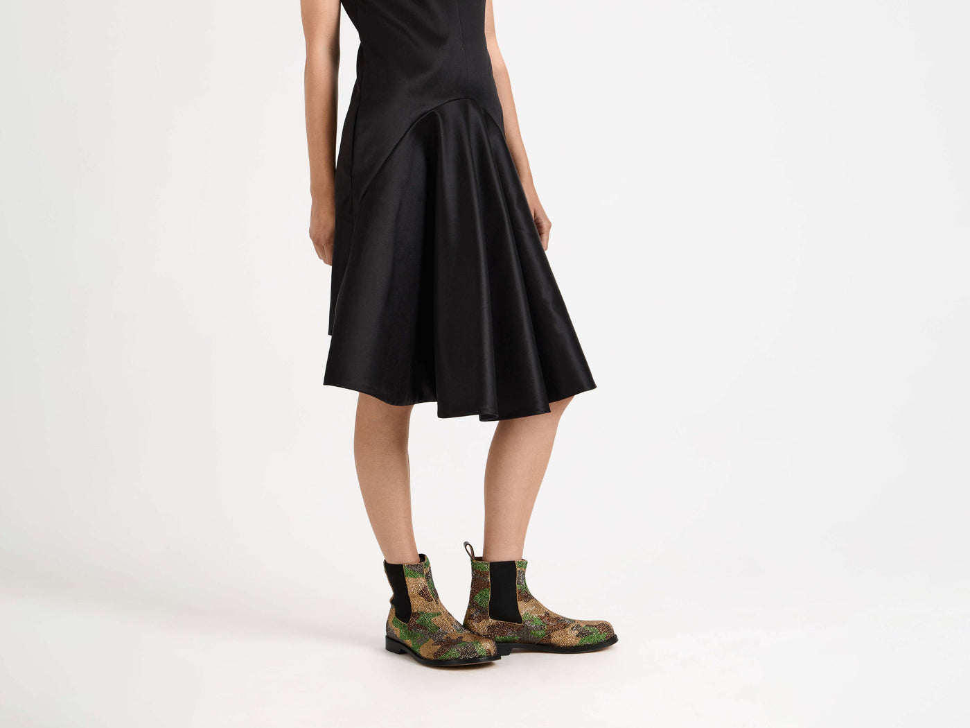 draped skirt dress black Model Detail 9
