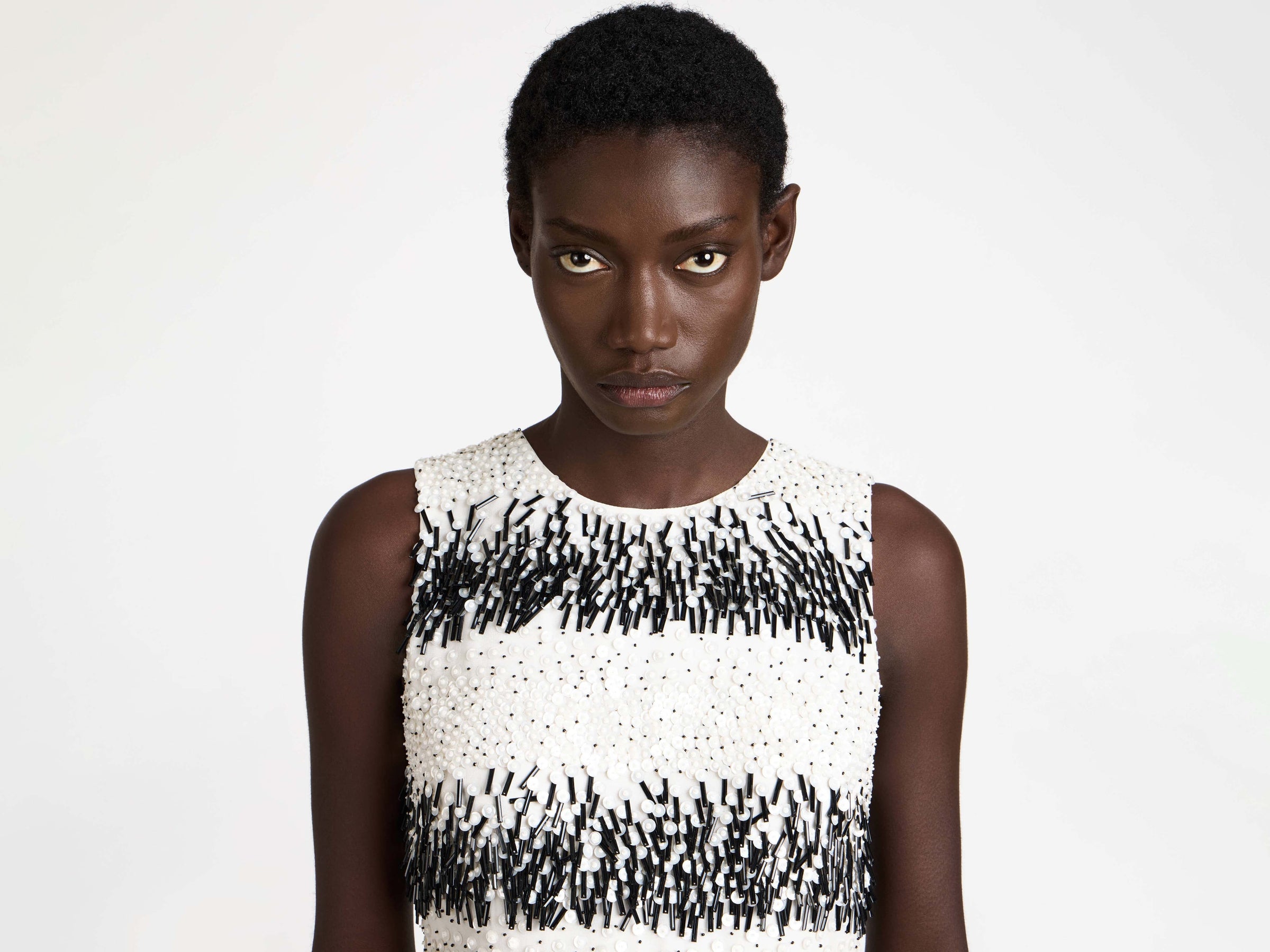 embellished dress black off white Model Detail 3