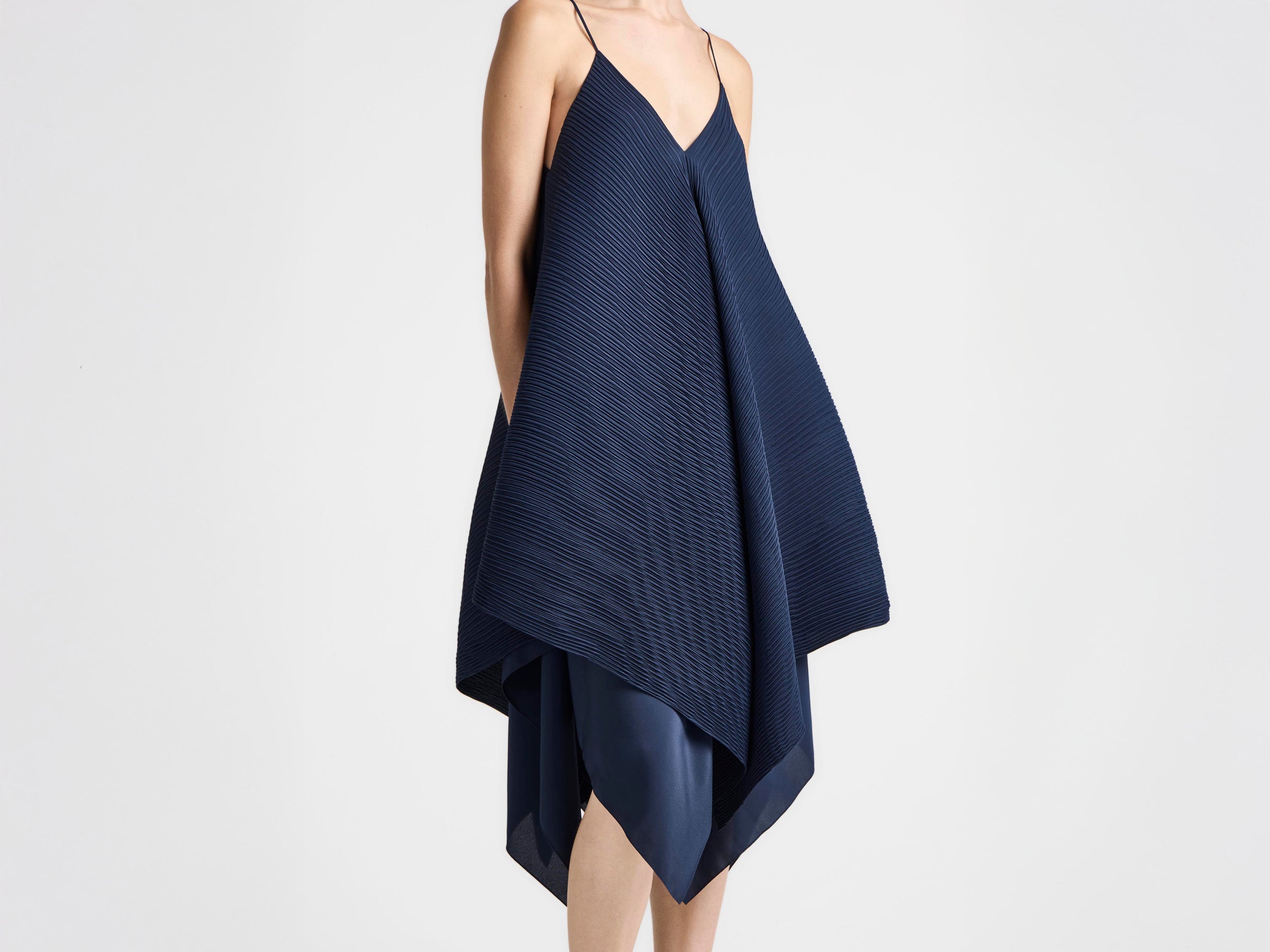 WOMENS PLEATED DRESS IN NAVY