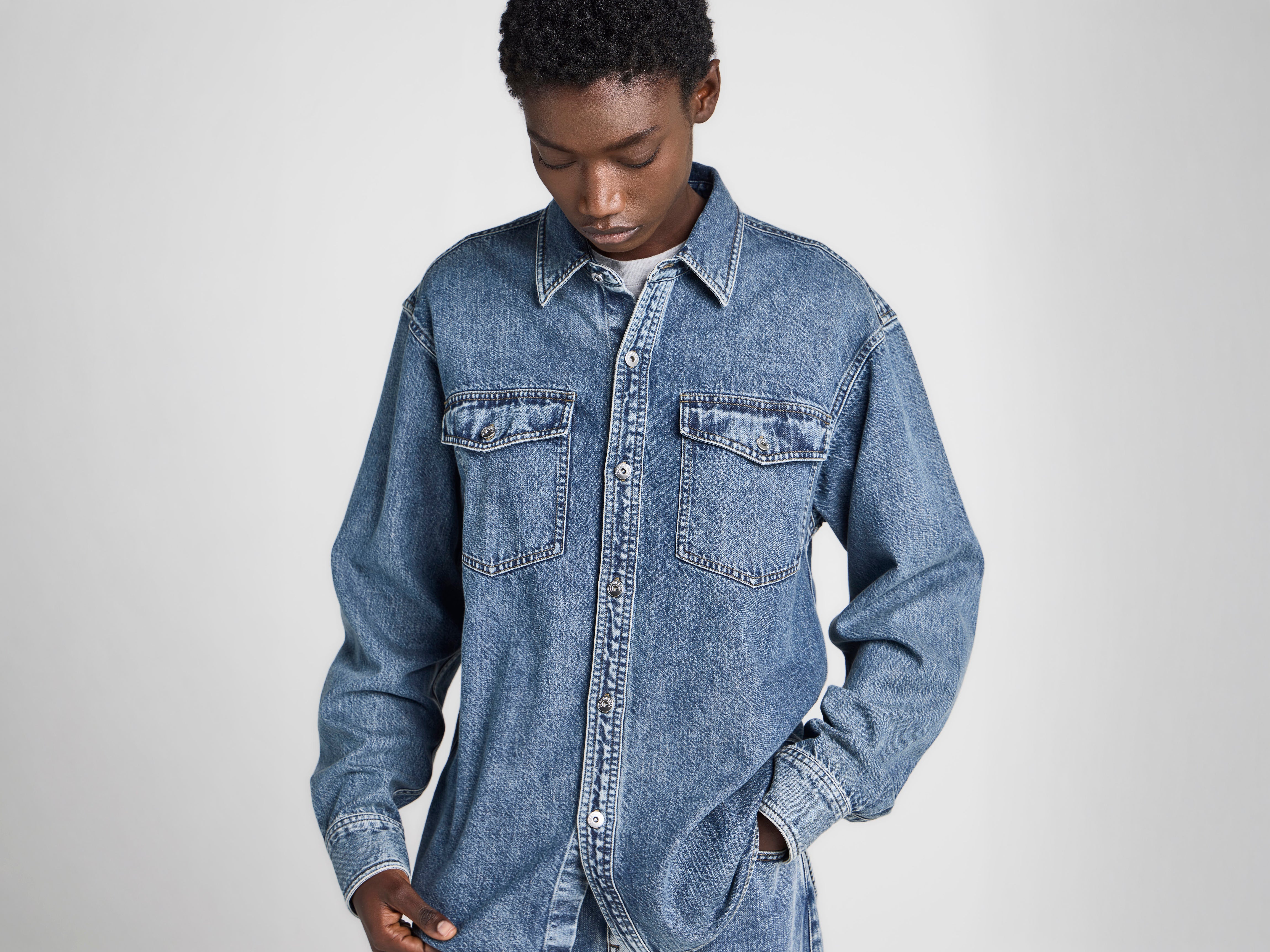 WOMENS DENIM OVERSHIRT IN MID BLUE in MID BLUE DS0016PG1855172XS