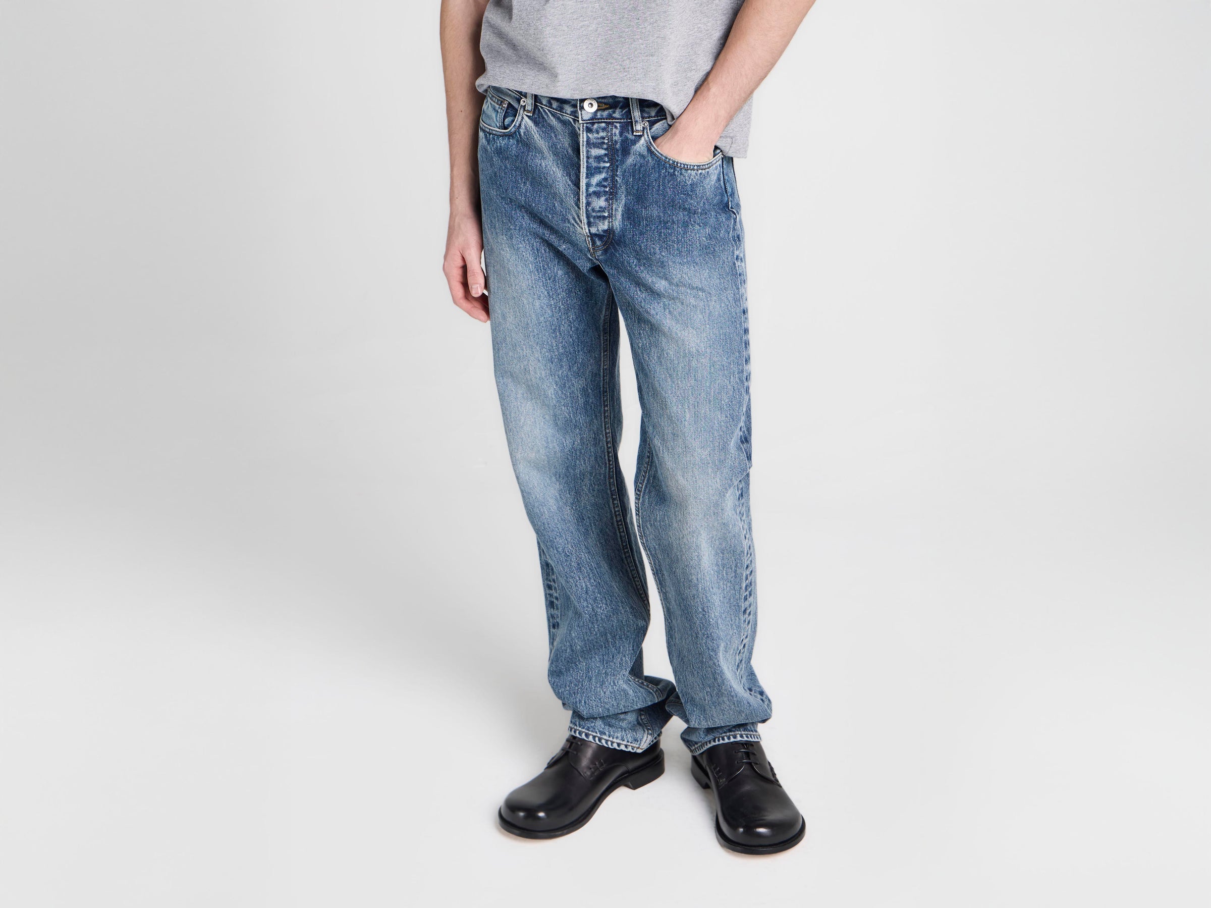 MENS STRAIGHT LEG DENIM JEANS IN MID BLUE