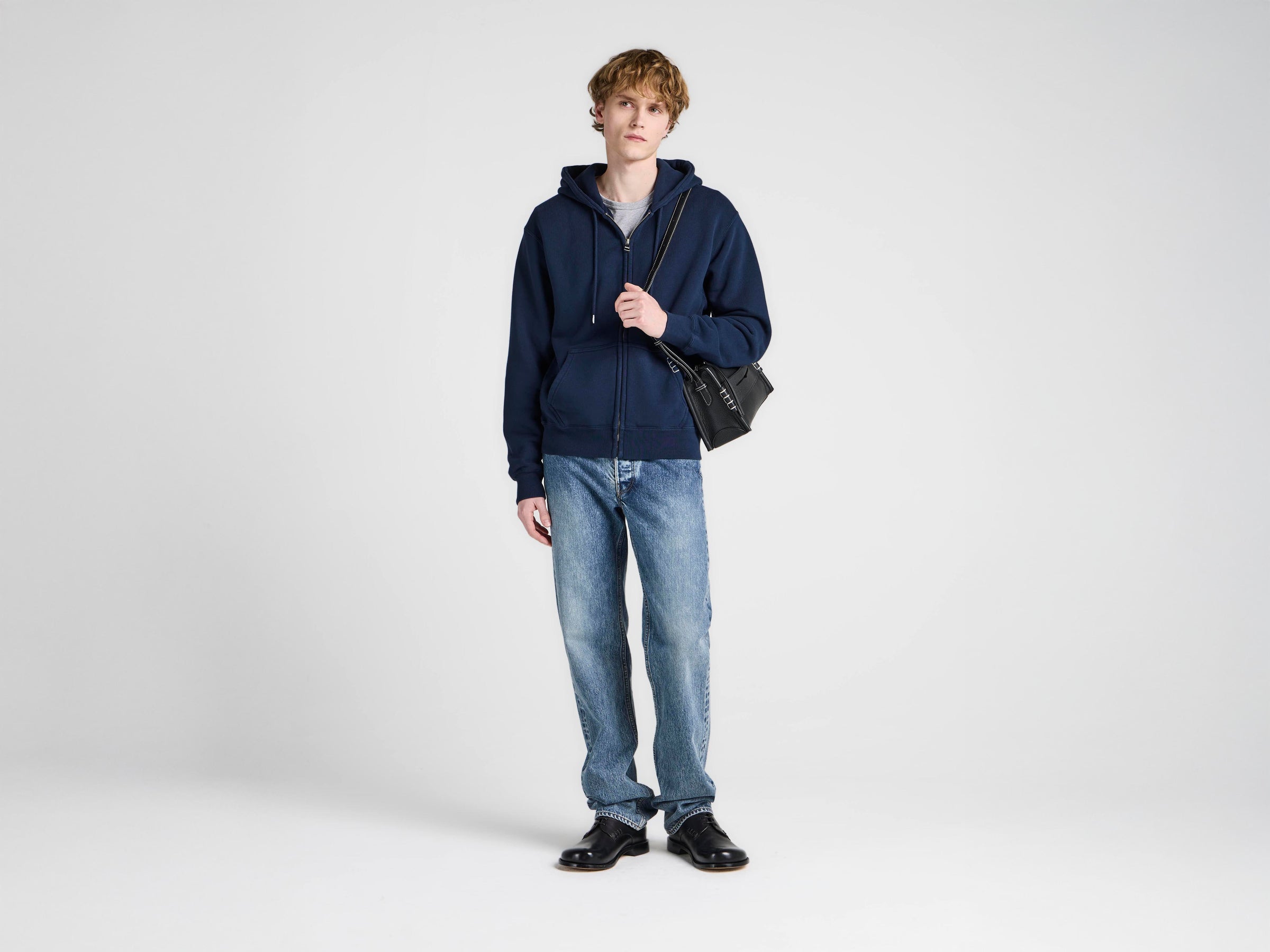 MENS STRAIGHT LEG DENIM JEANS IN MID BLUE