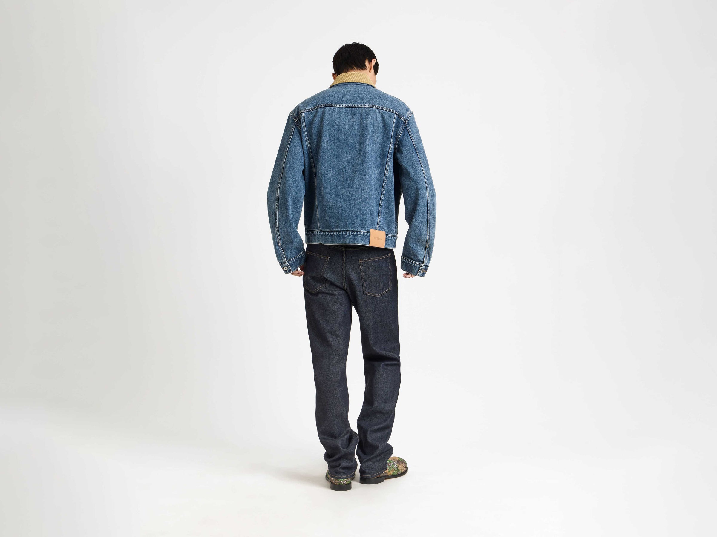 STRAIGHT LEG DENIM JEANS IN INDIGO